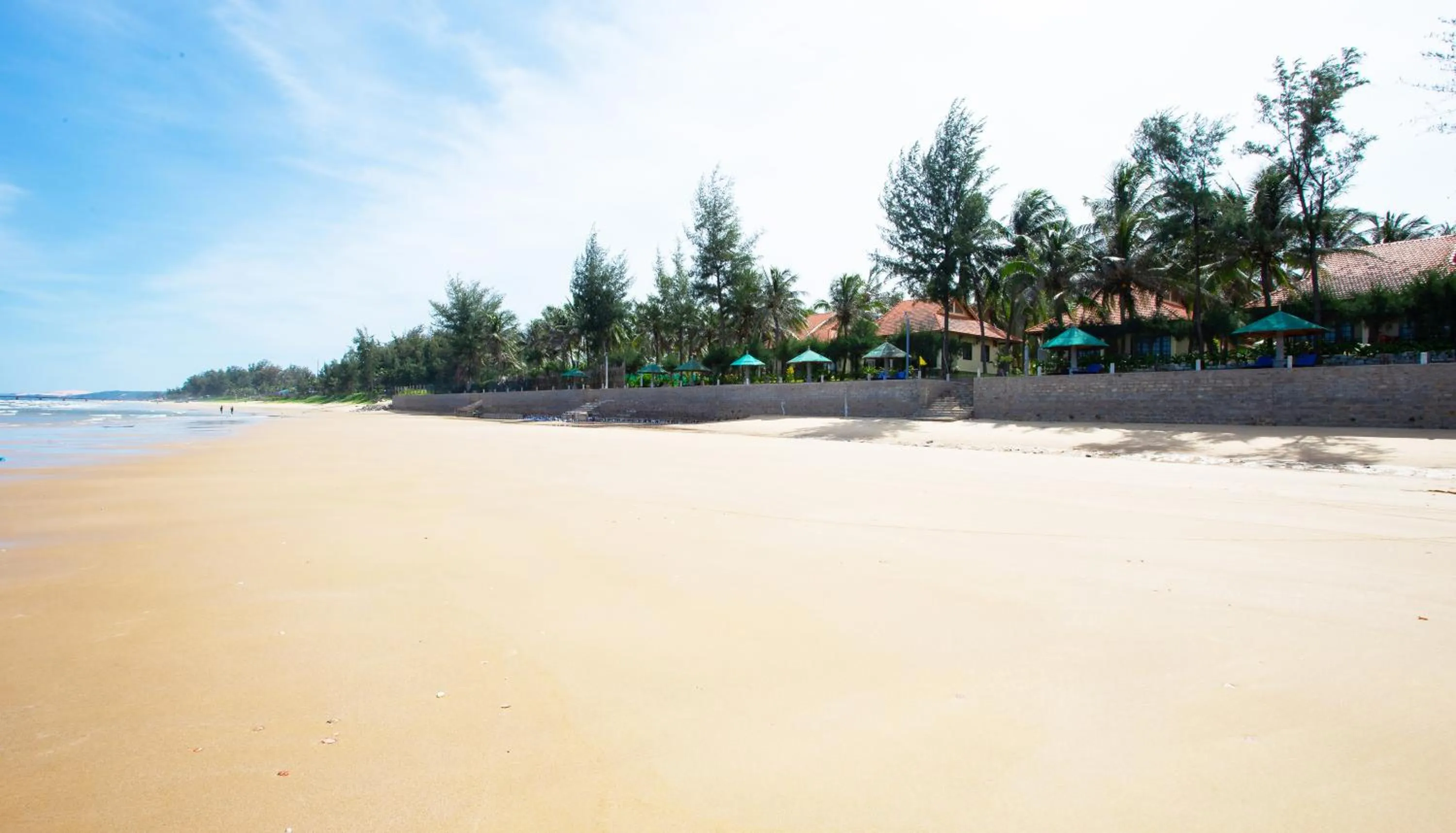 Beach in Golden Coast Resort & Spa