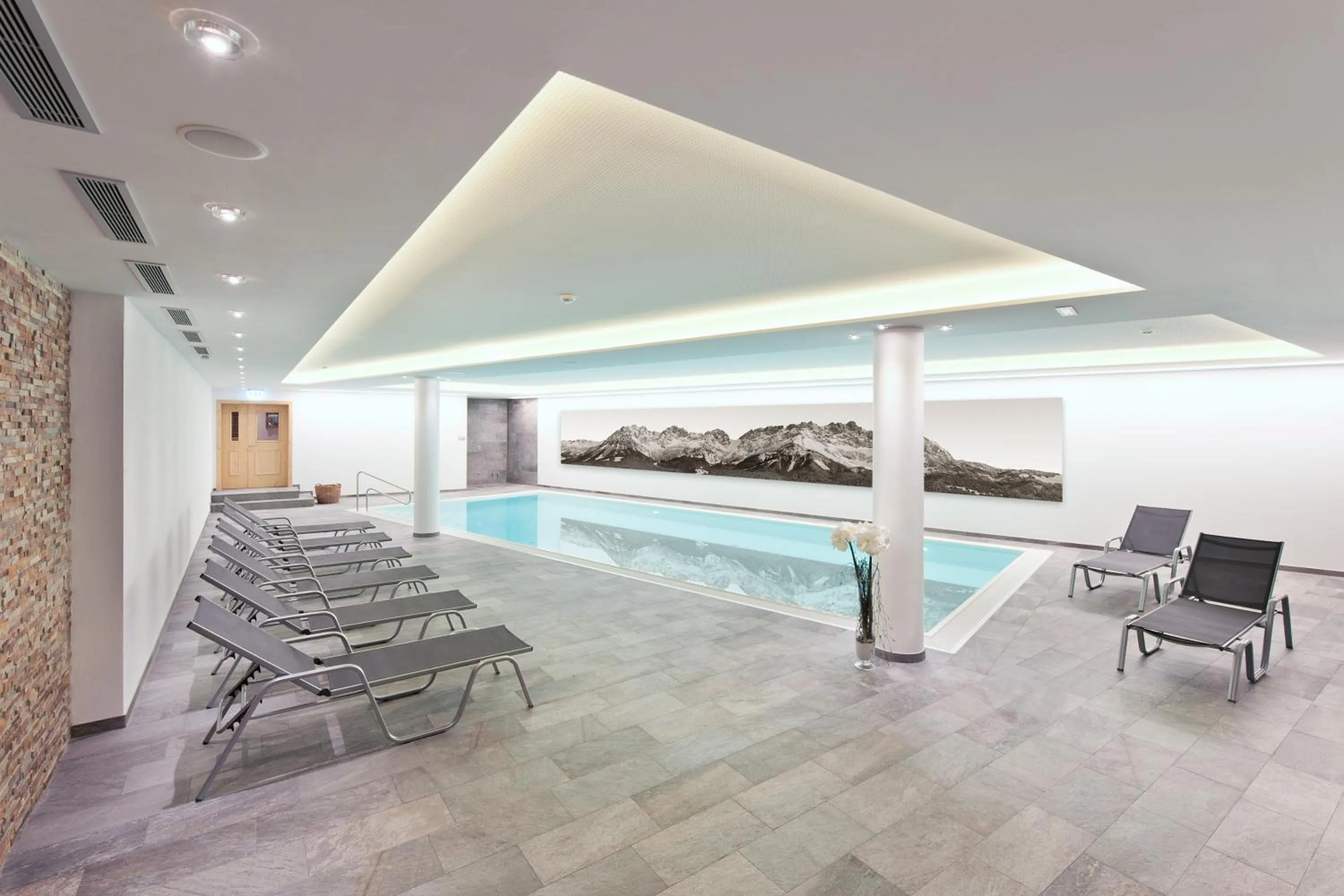 Swimming pool in Alpen Glück Hotel Kirchberger Hof