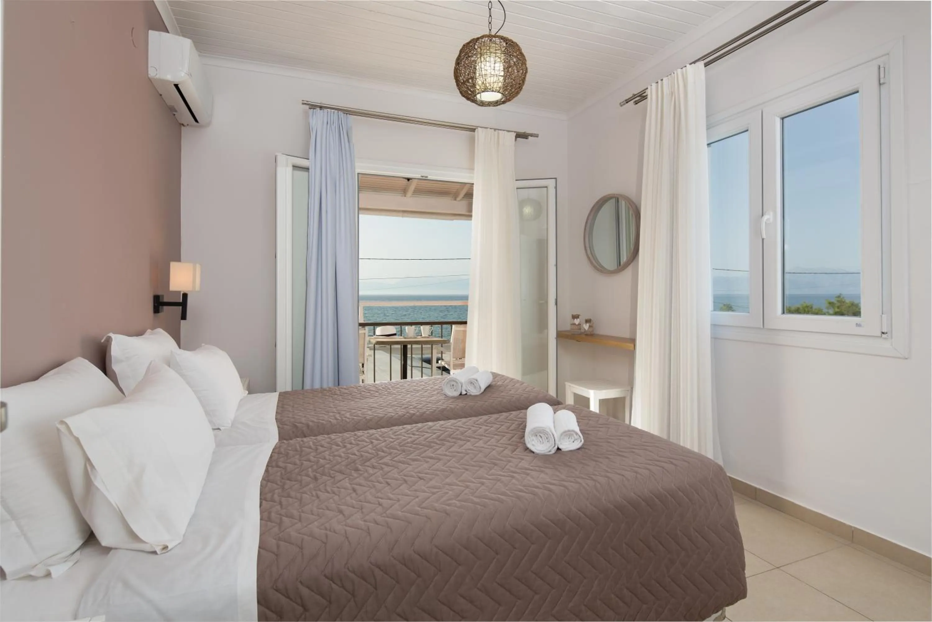 Photo of the whole room in The Wave