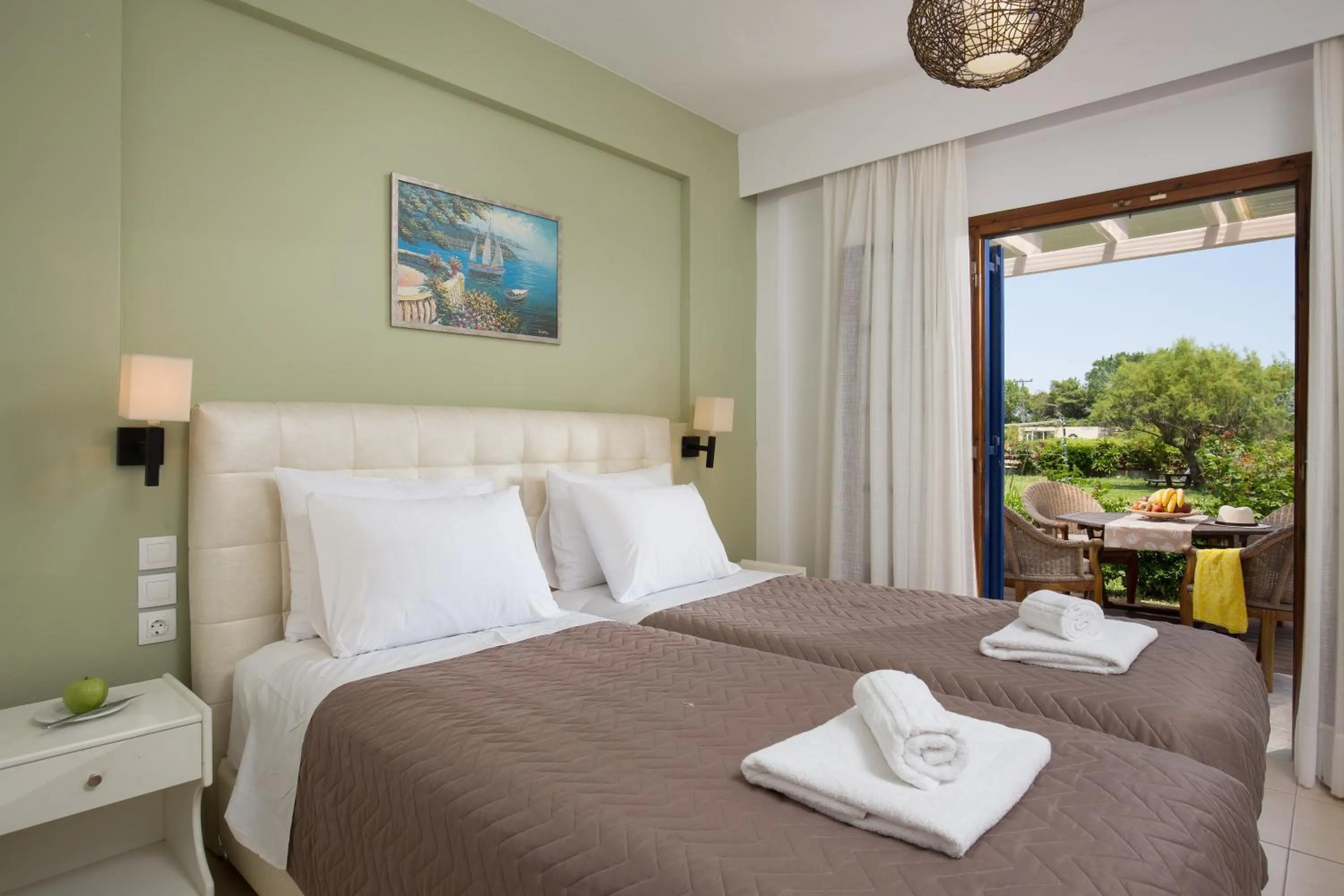 Photo of the whole room in The Wave