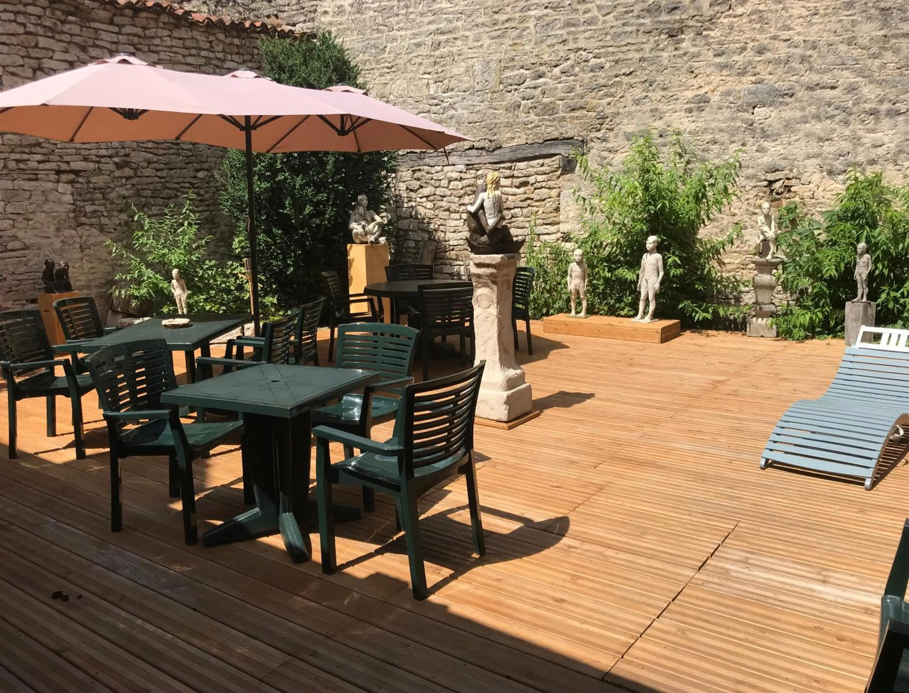 Patio in Auberge de l'Abbatiale