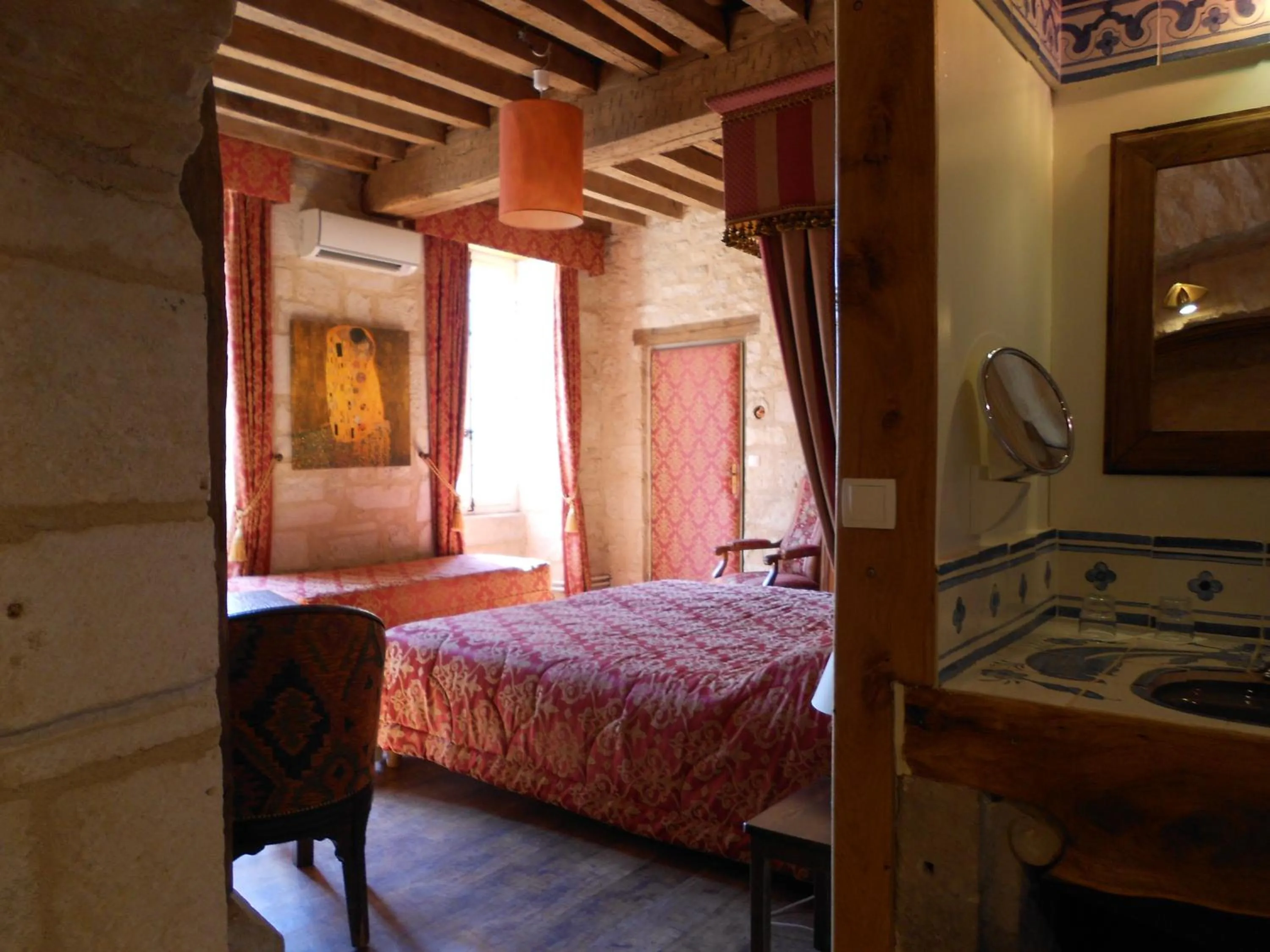 Photo of the whole room in Auberge de l'Abbatiale