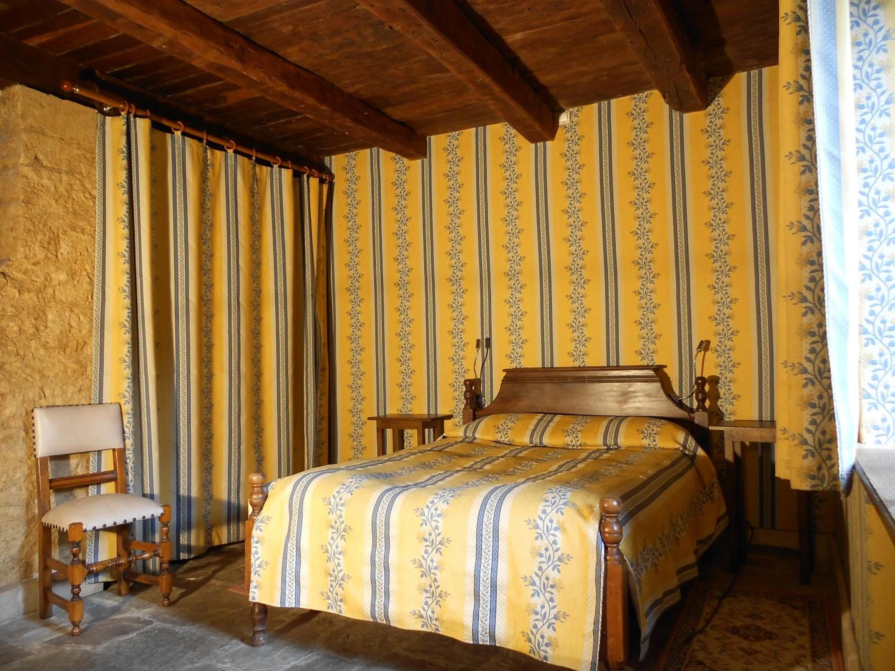 Photo of the whole room in Auberge de l'Abbatiale