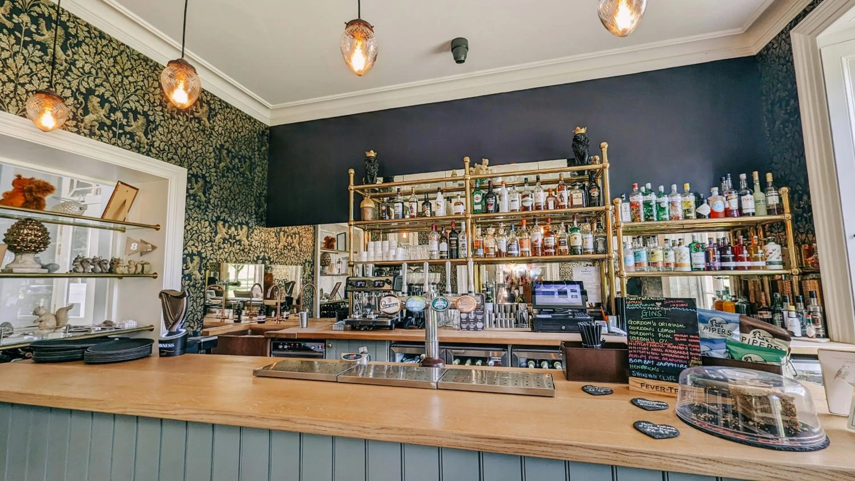 Lounge or bar in Oakhill Hotel