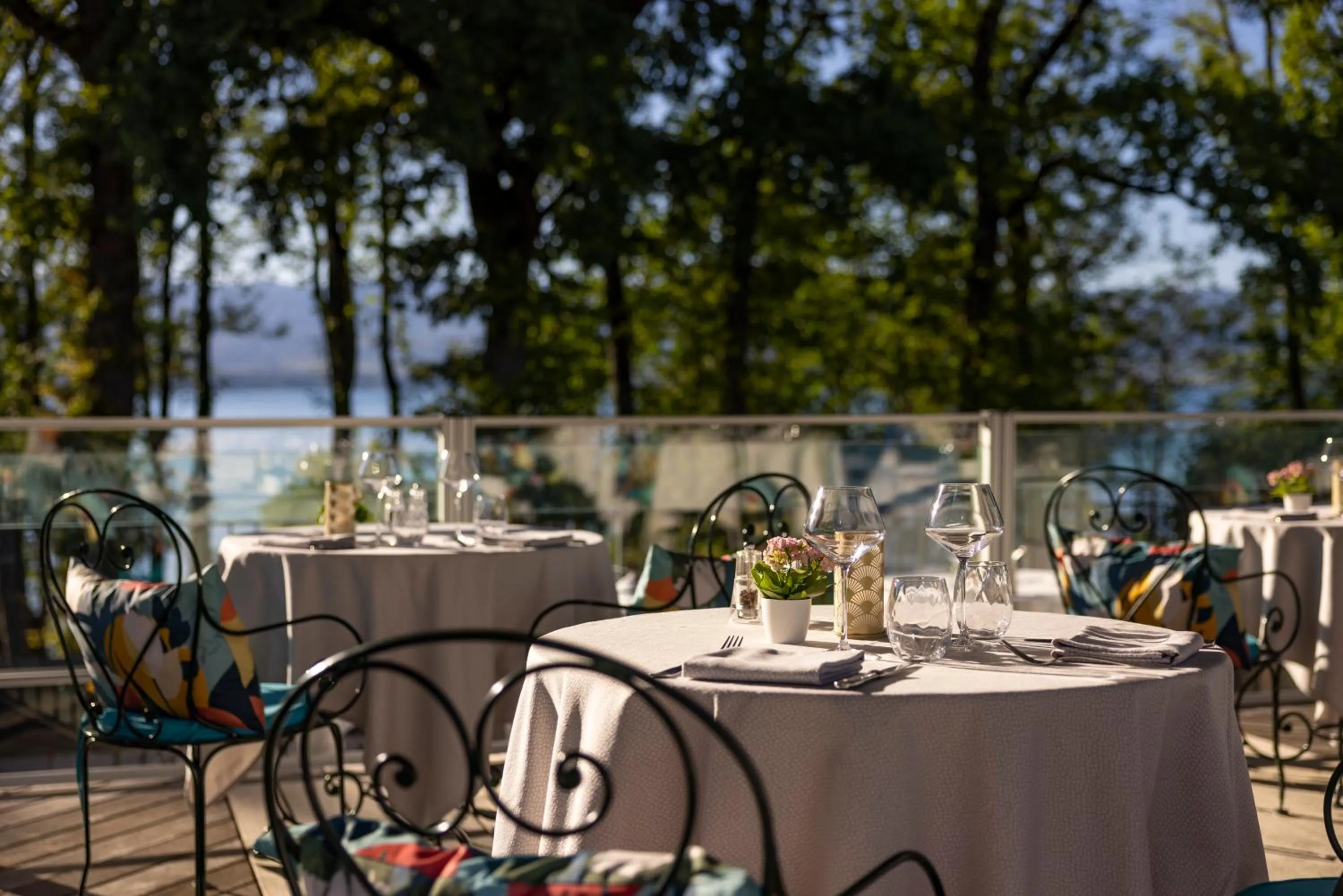 Restaurant/places to eat in Villa Cécile