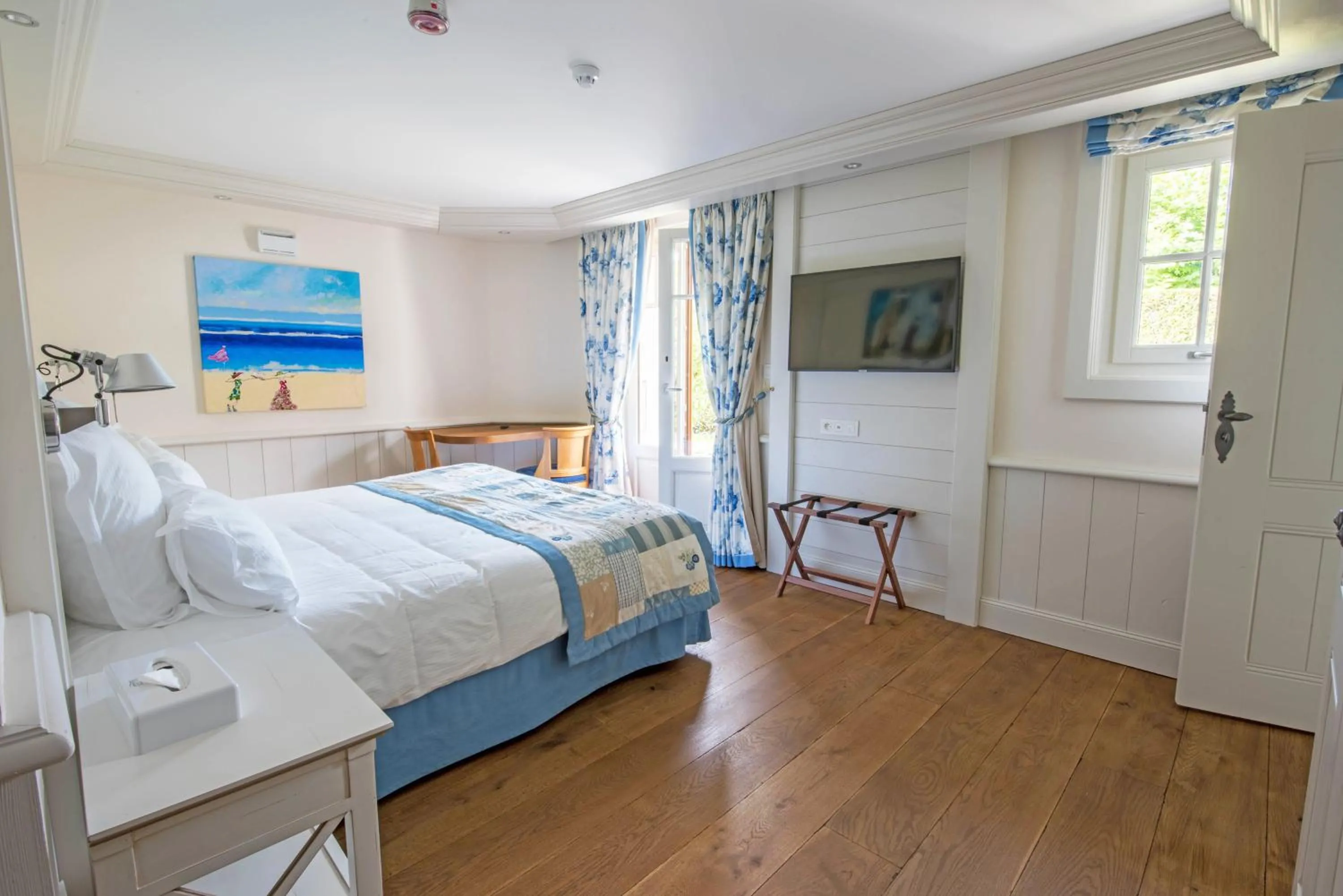 Bedroom, Bed in Villa Cécile