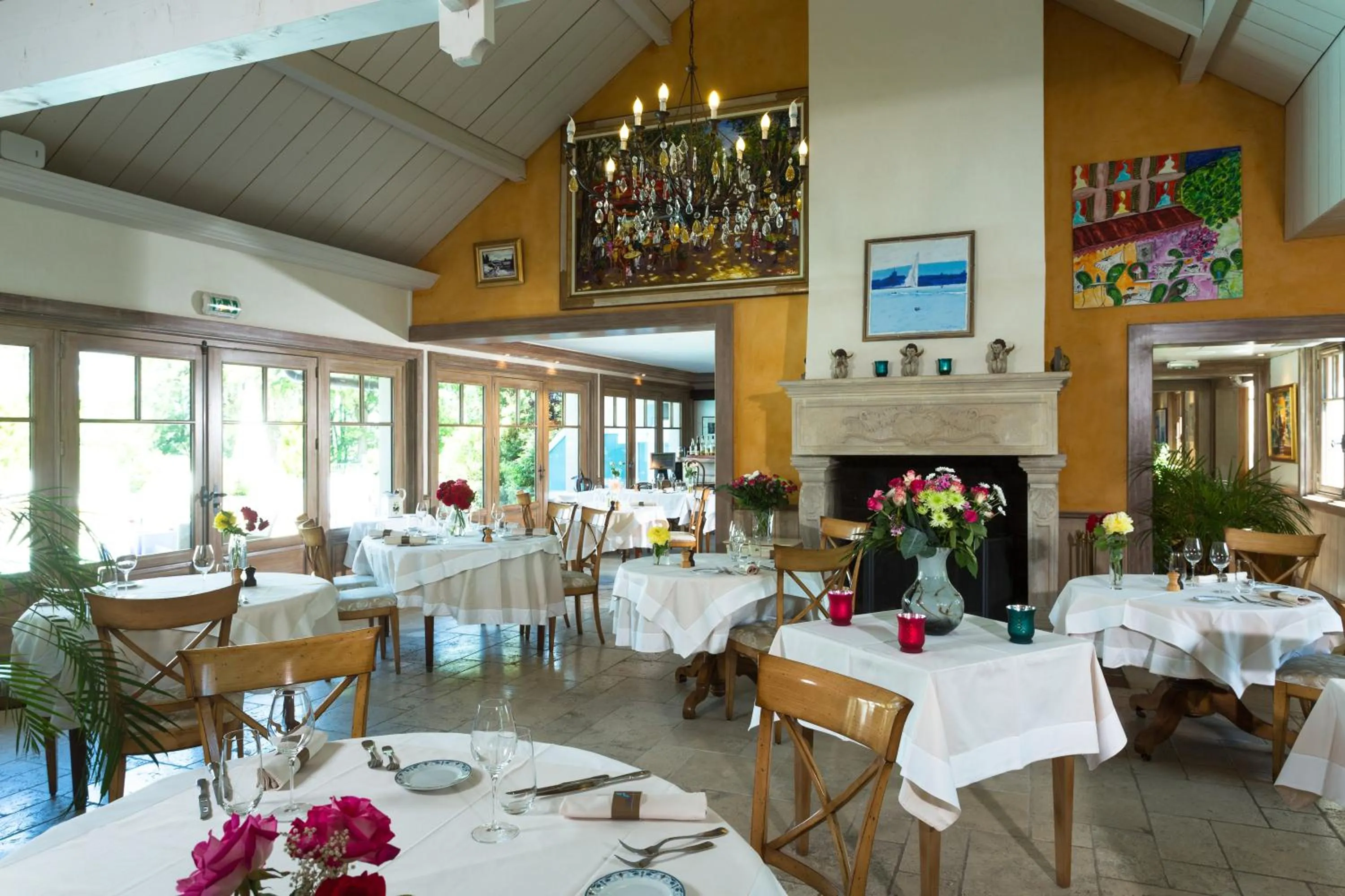 Restaurant/places to eat in Villa Cécile