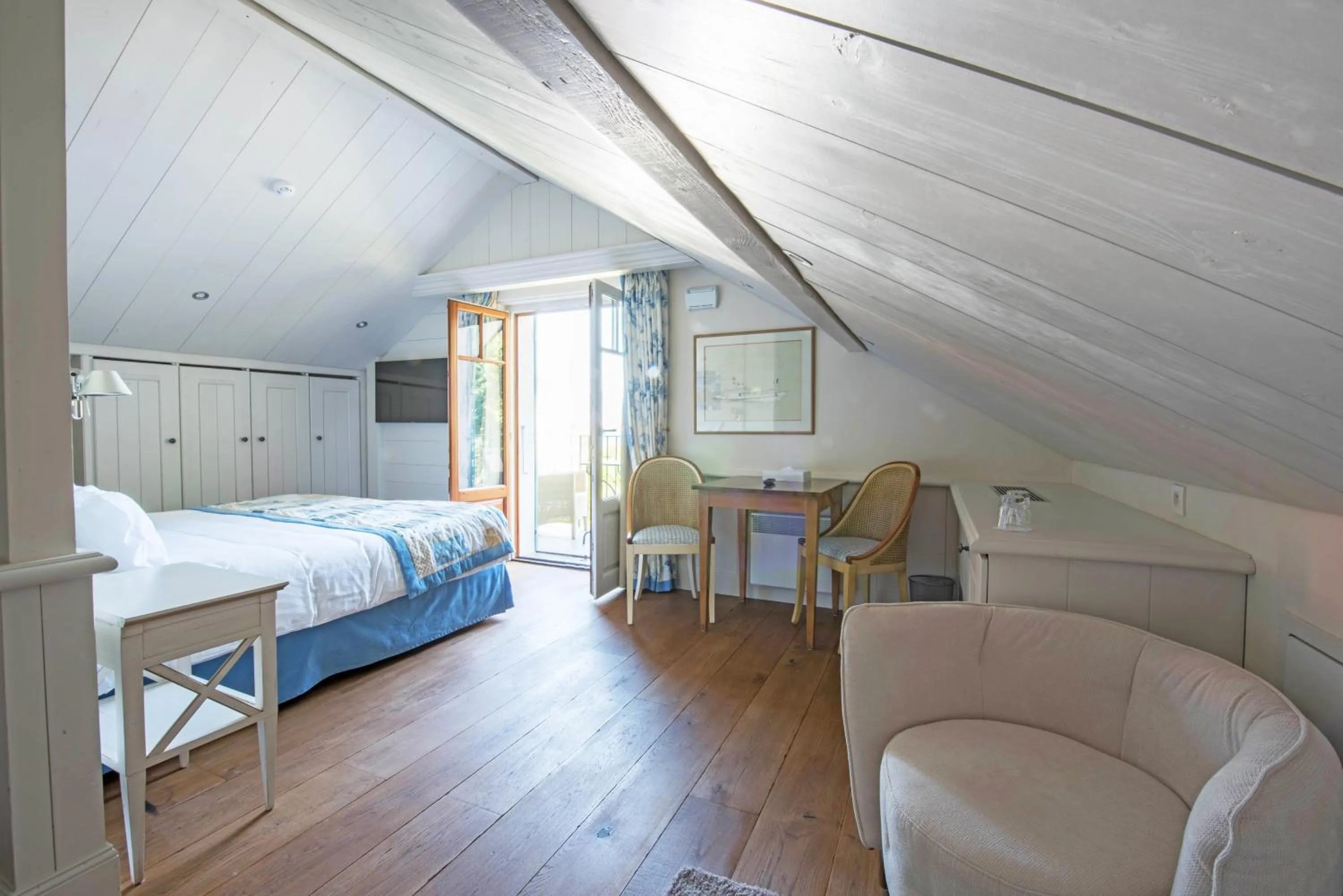 Bedroom, Bed in Villa Cécile