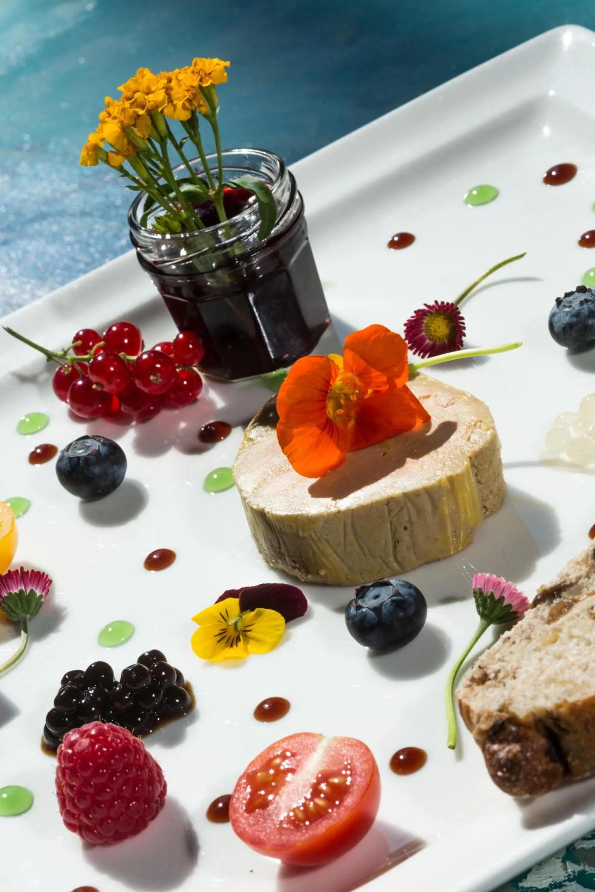 Restaurant/places to eat in Villa Cécile