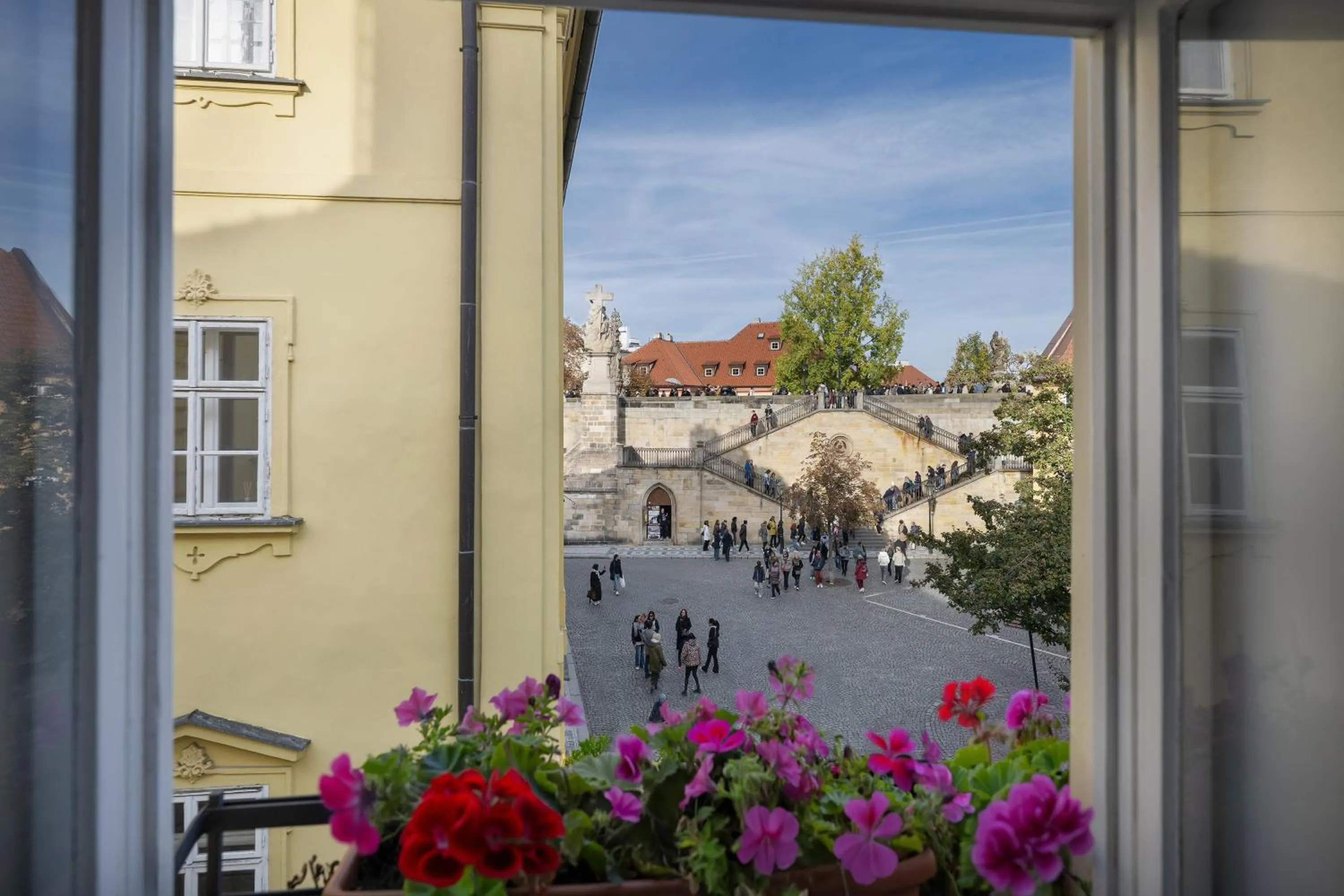 Hotel At the Golden Scissors