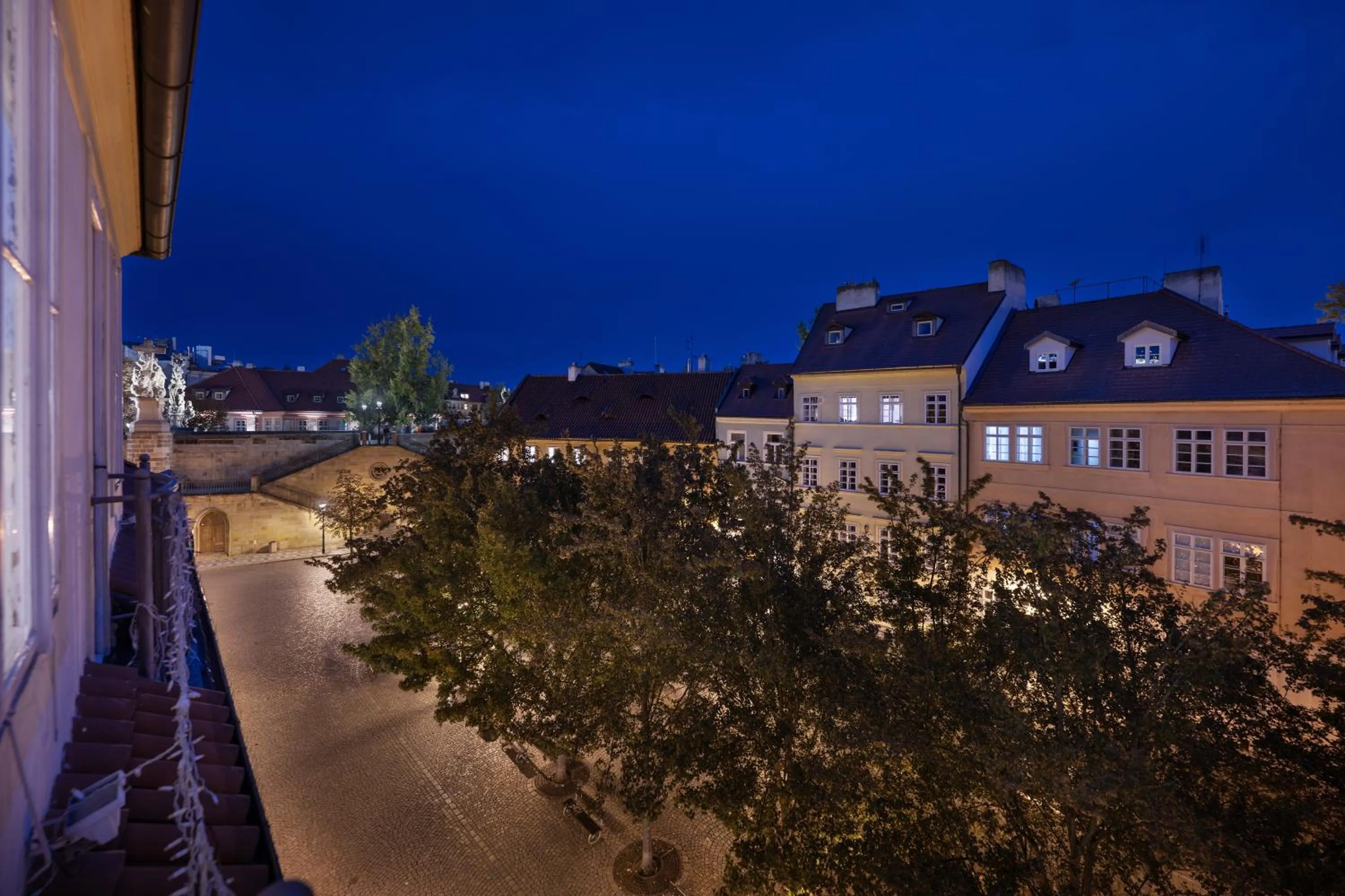 Hotel At the Golden Scissors