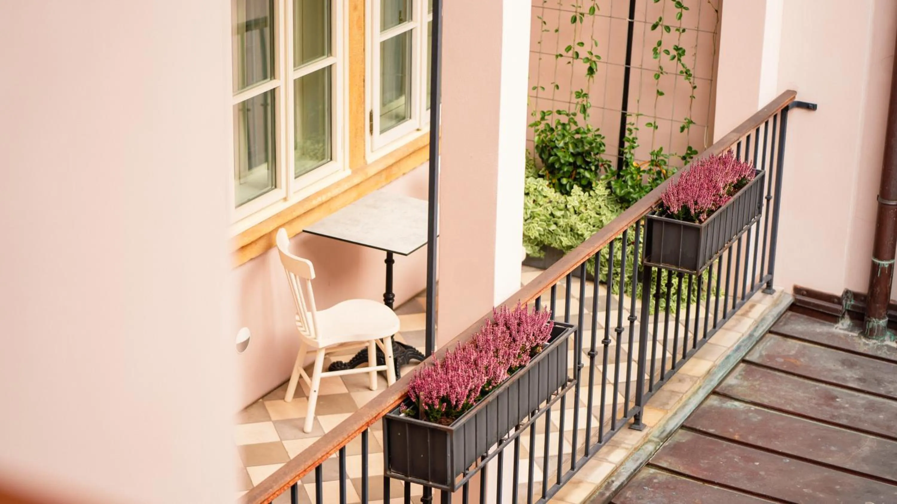 Property building in Hotel Golden Key Prague Castle