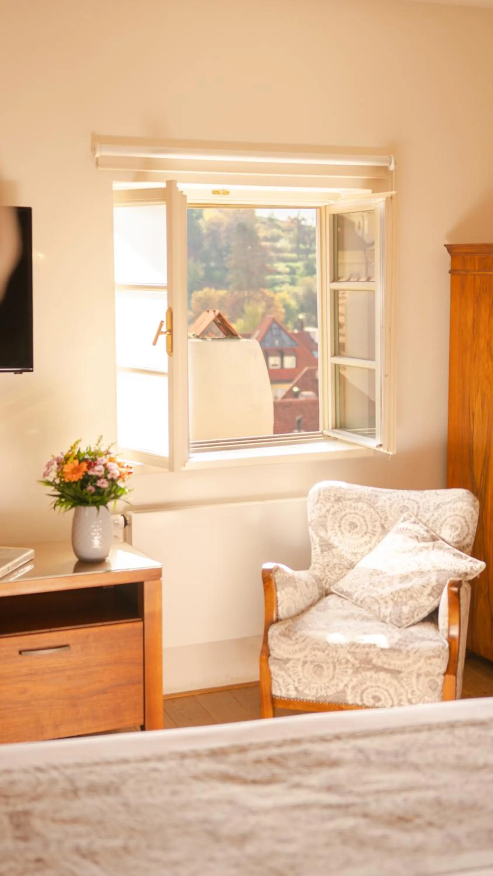 Mountain view, Bed in Hotel Golden Key Prague Castle