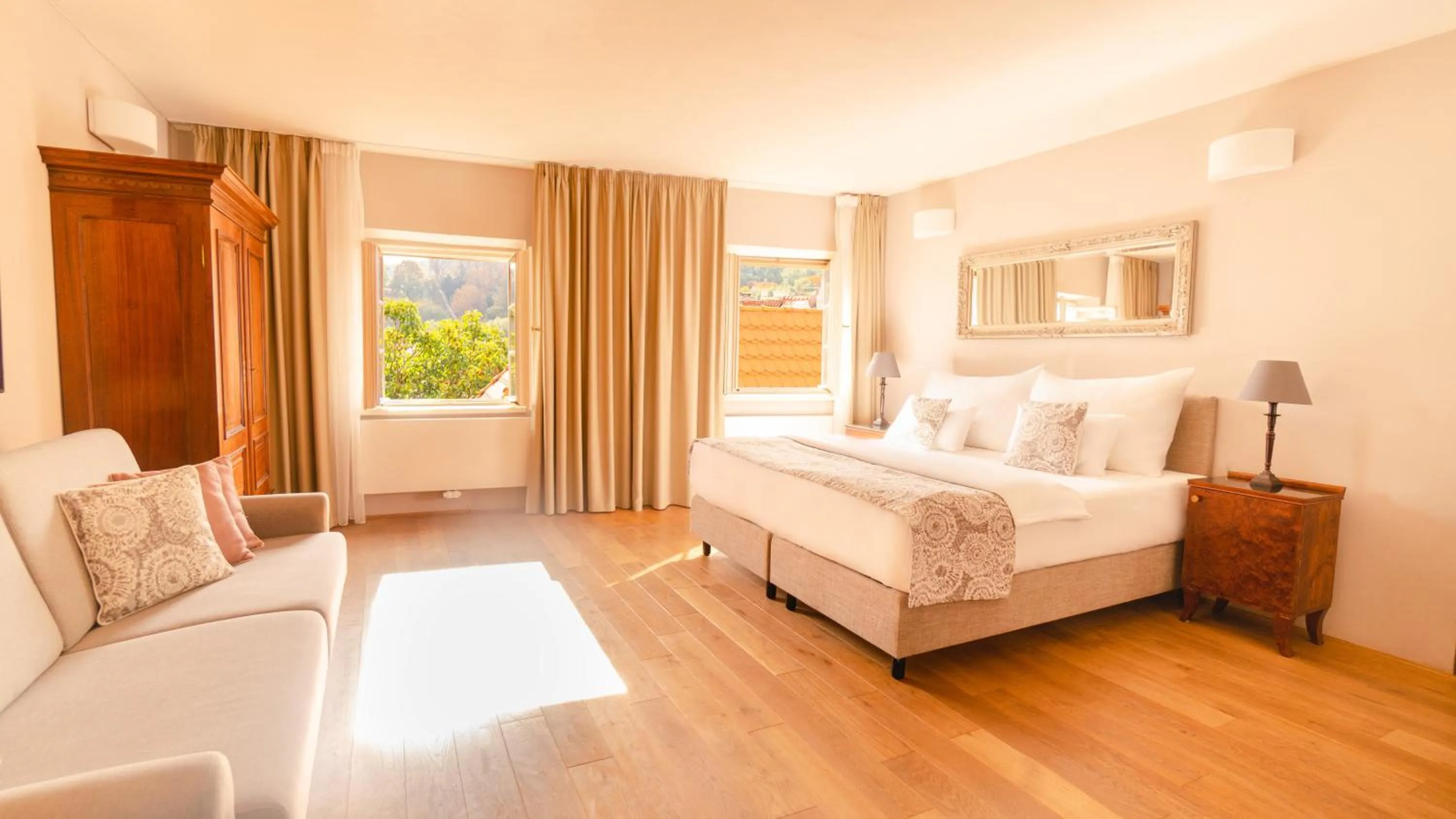 View (from property/room), Bed in Hotel Golden Key Prague Castle