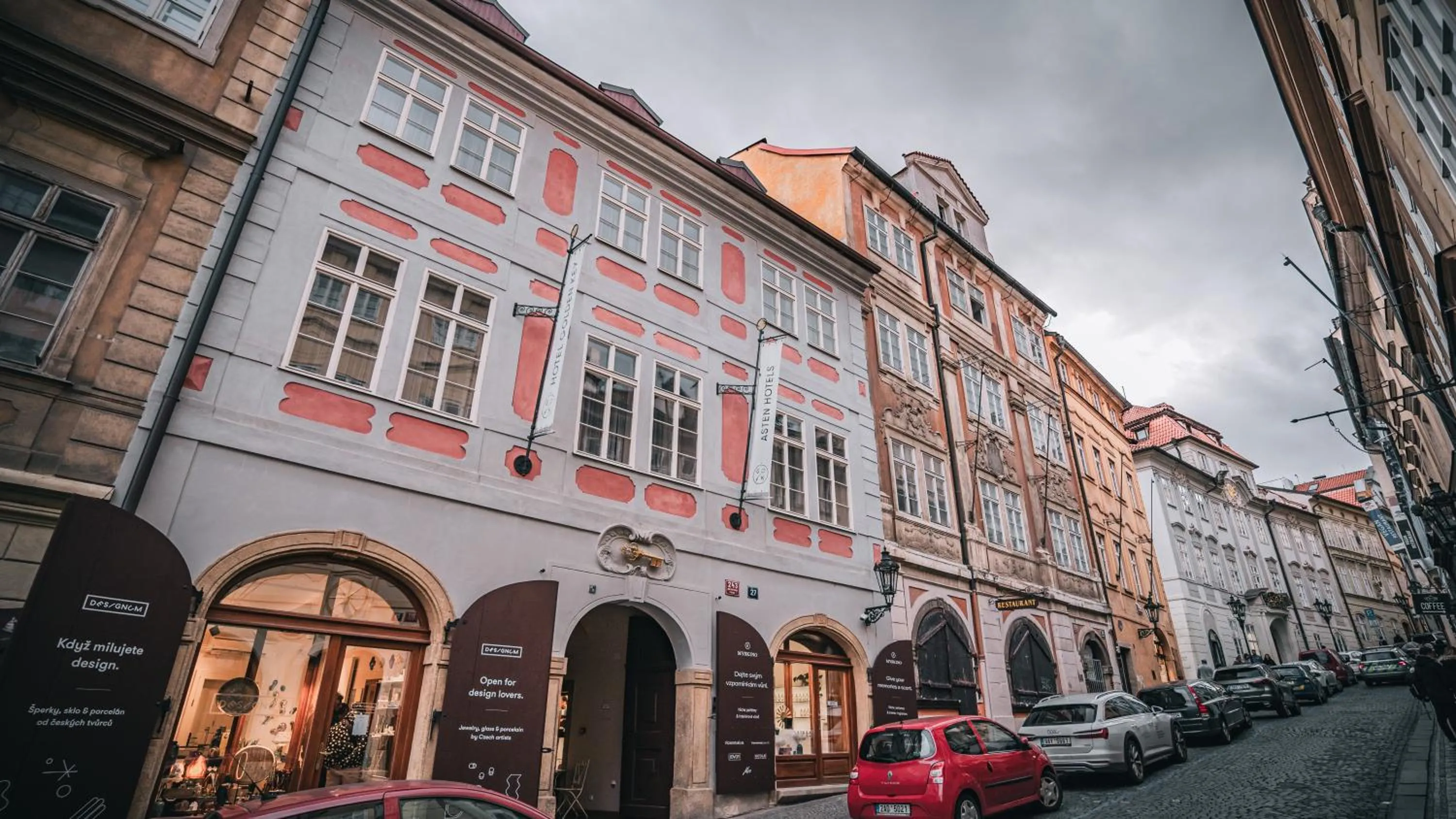 Property building in Hotel Golden Key Prague Castle