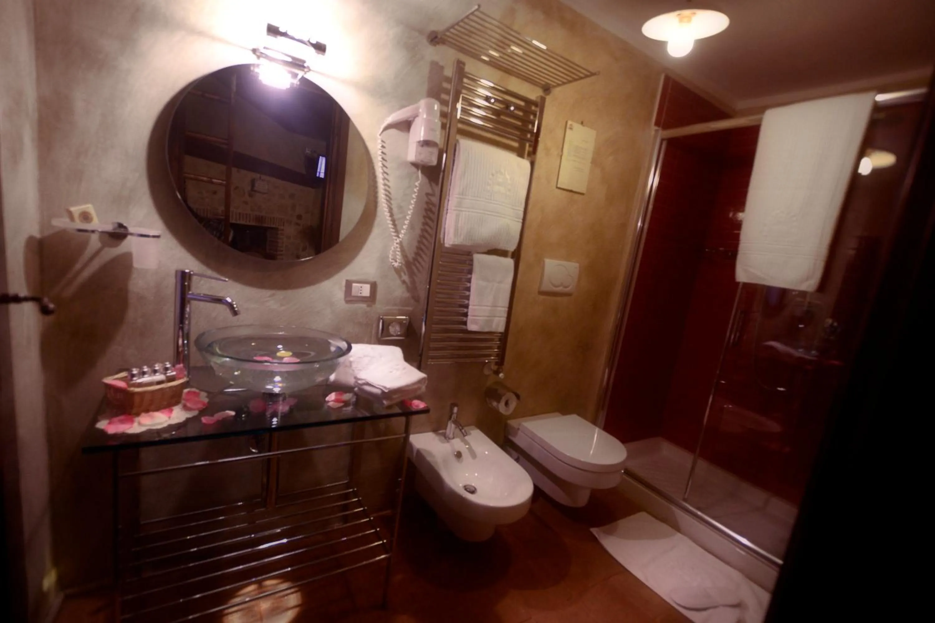 Bathroom in Robur Marsorum Albergo Diffuso