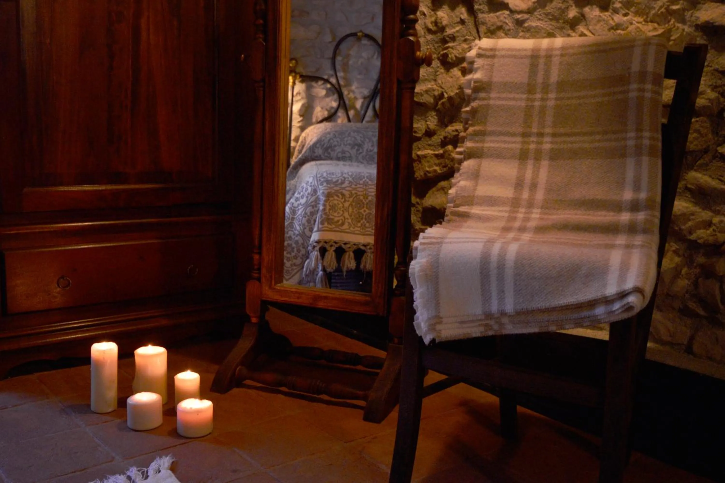 Decorative detail, Bed in Robur Marsorum Albergo Diffuso
