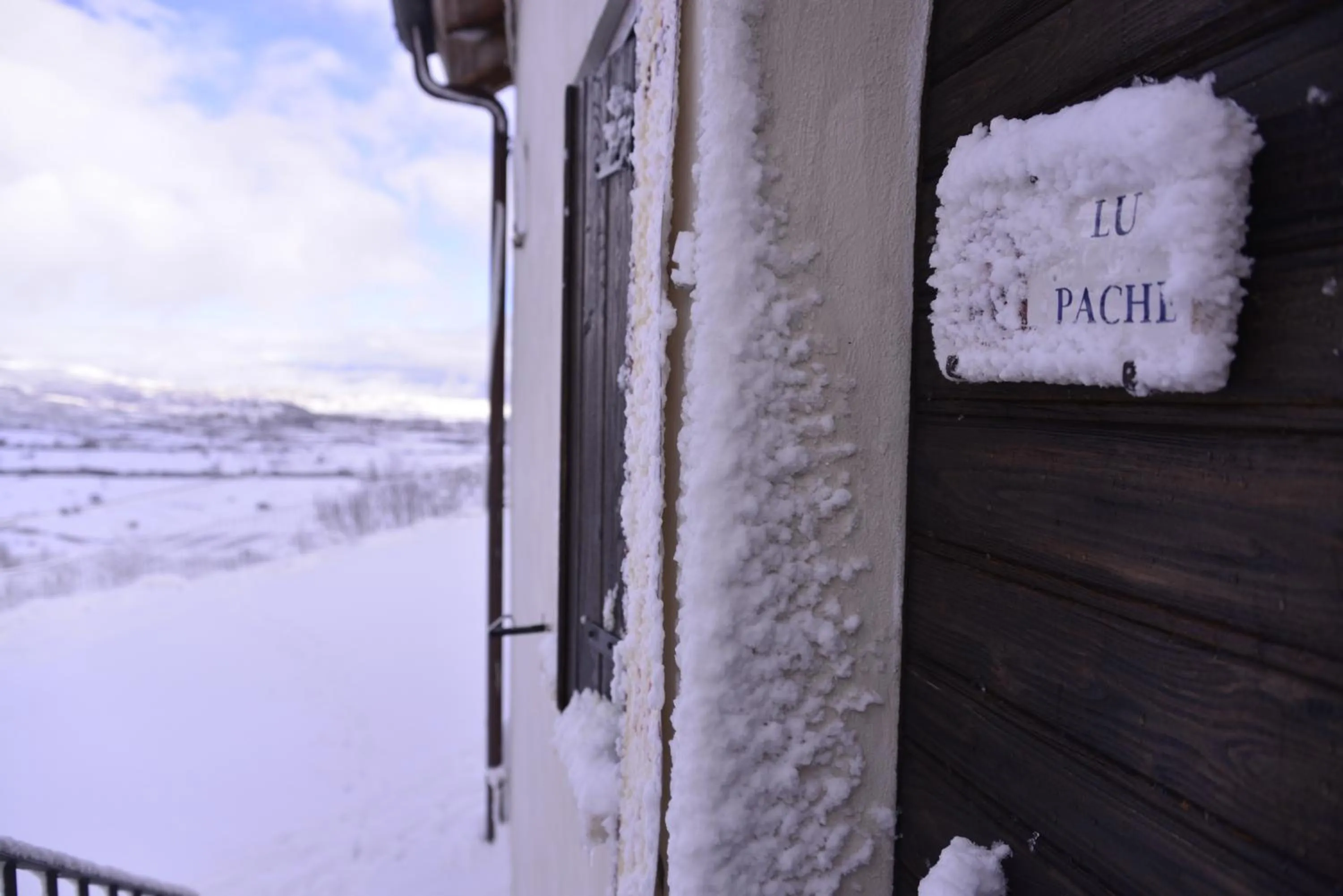 Decorative detail in Robur Marsorum Albergo Diffuso