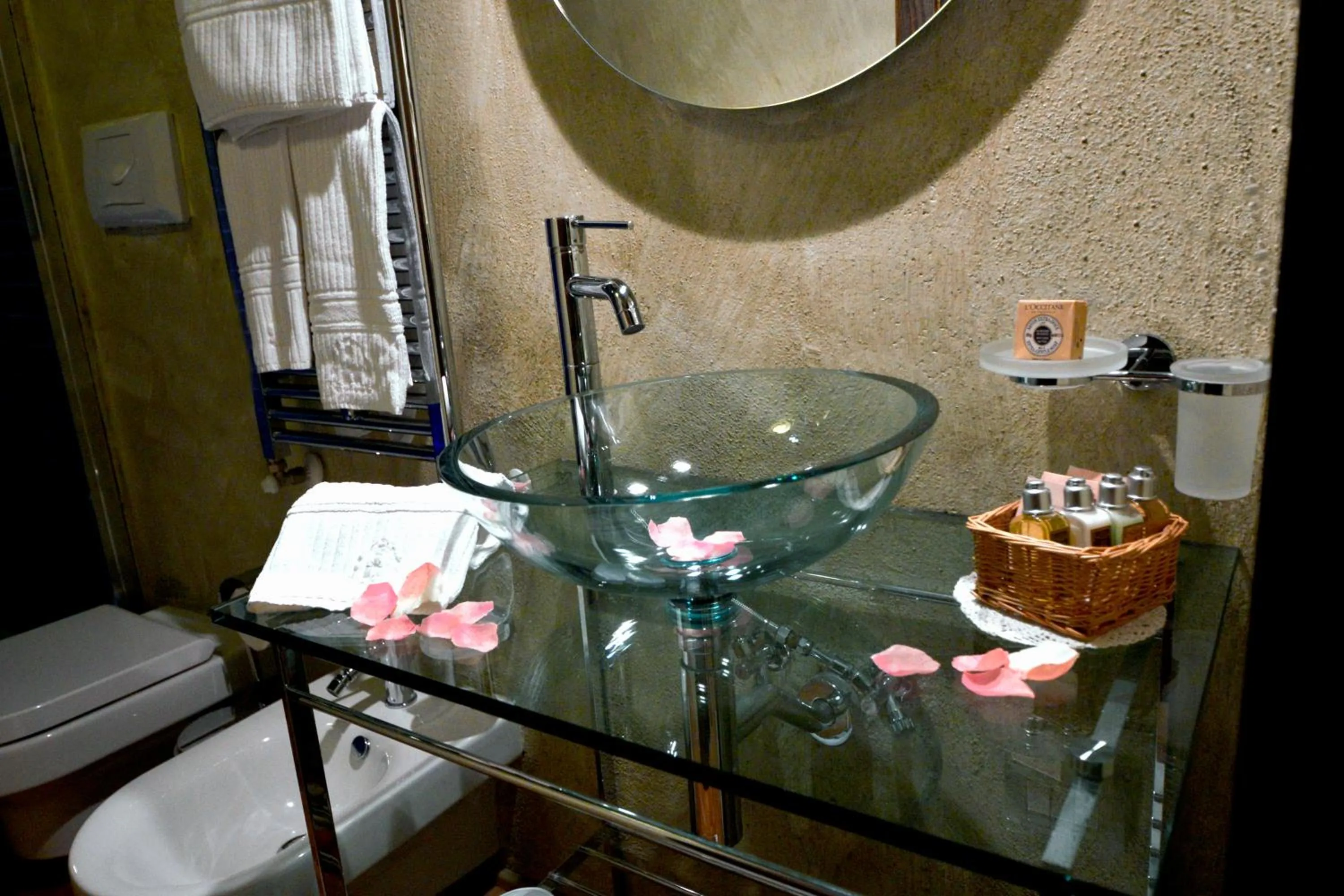 Bathroom in Robur Marsorum Albergo Diffuso