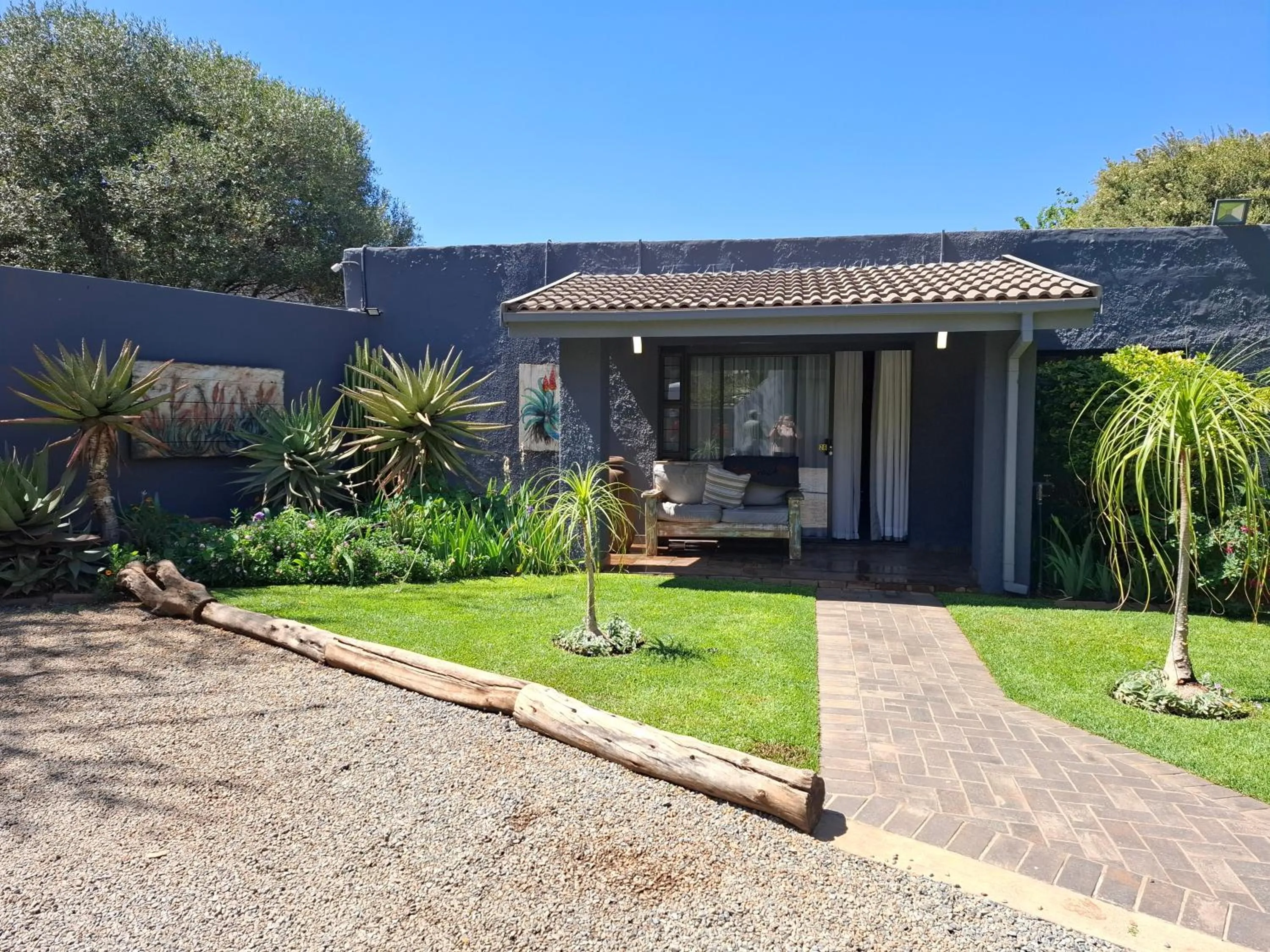 Two-Bedroom Suite in Sunrock Guesthouse