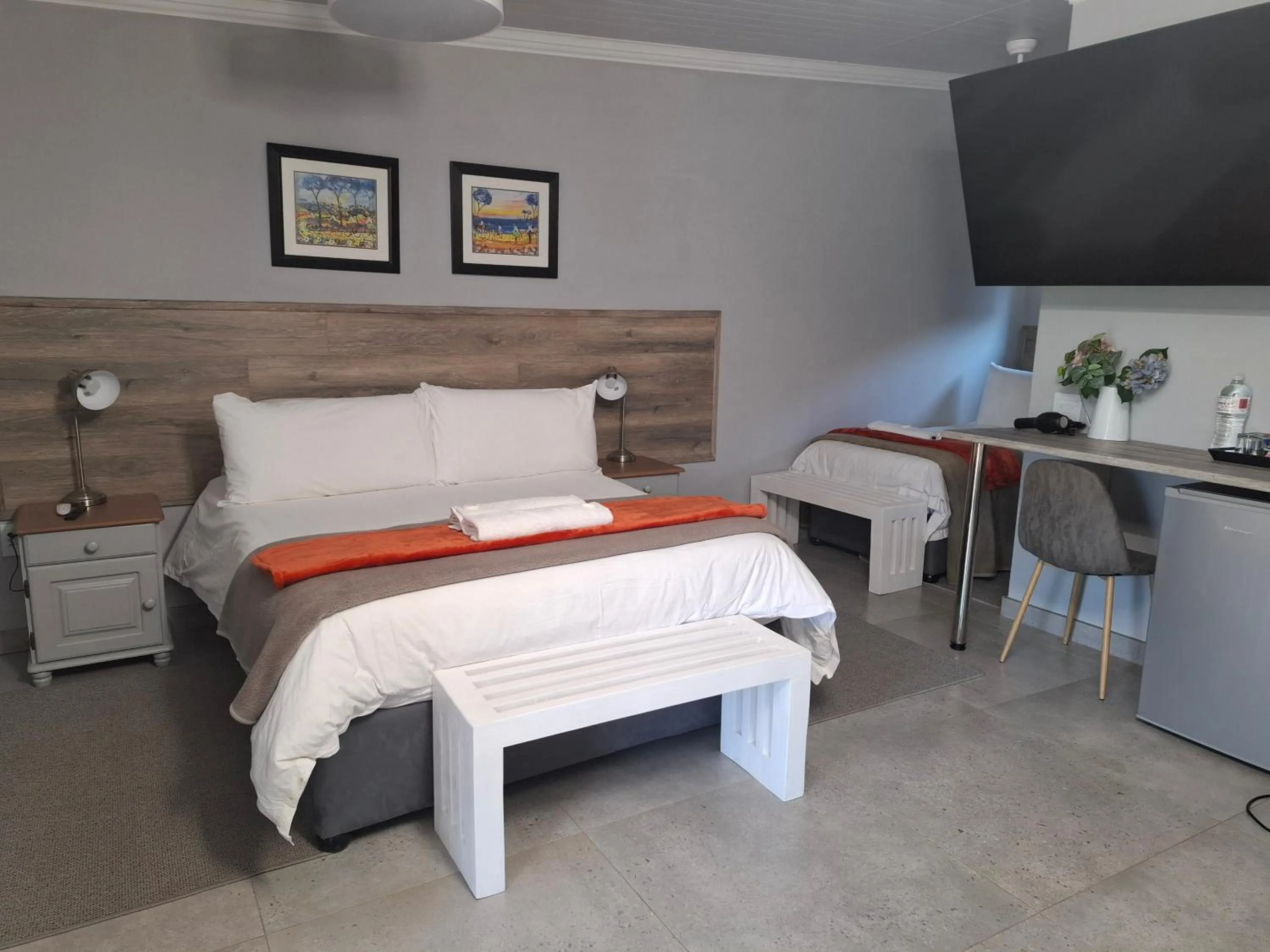 Family Room with Private Bathroom in Sunrock Guesthouse