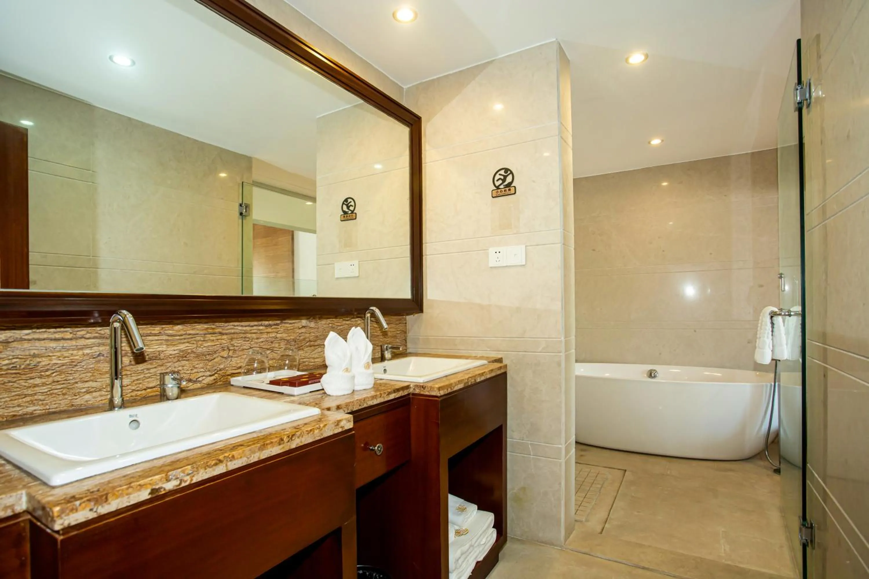 Bathroom in Ramada Encore by Wyndham Qionghai Downtown