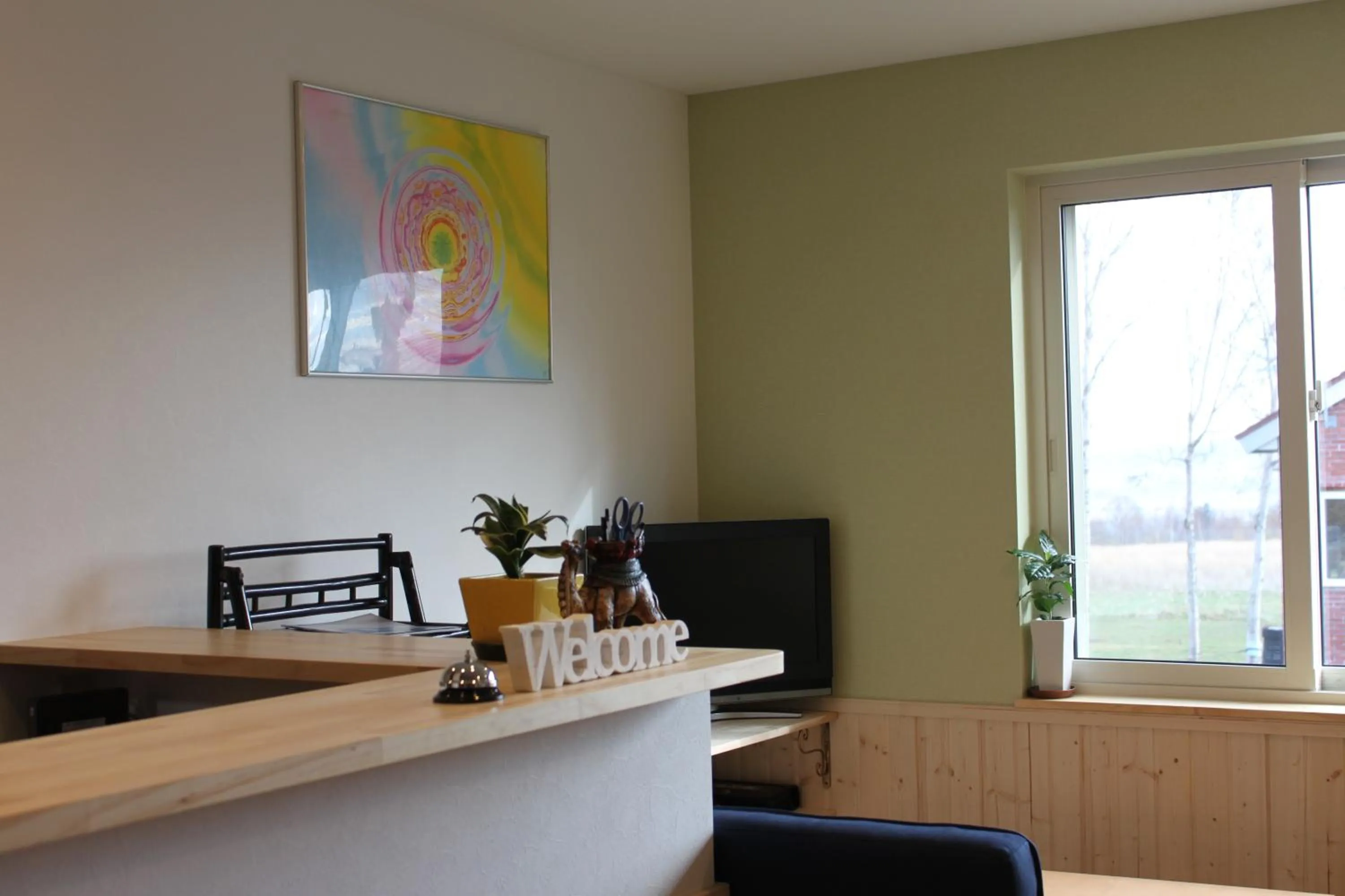 Communal lounge/ TV room in Niseko Guesthouse Nalu.