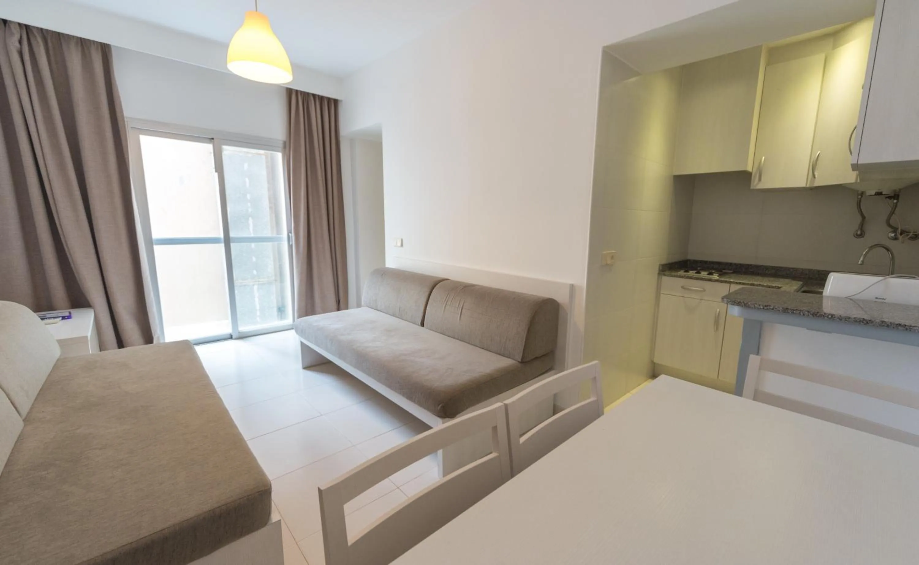 Kitchen or kitchenette, Bed in Apartamentos Embat