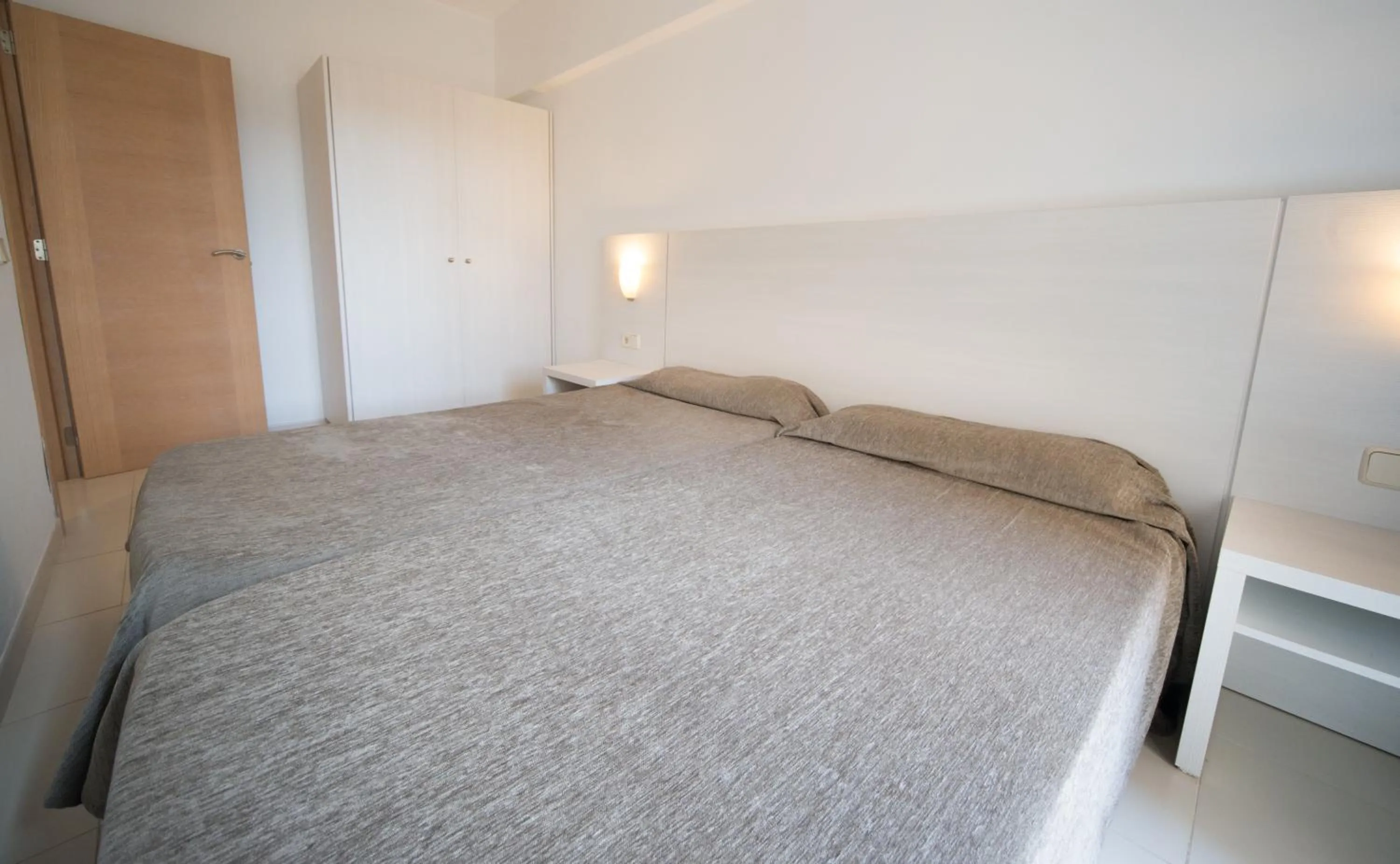 Bedroom, Bed in Apartamentos Embat