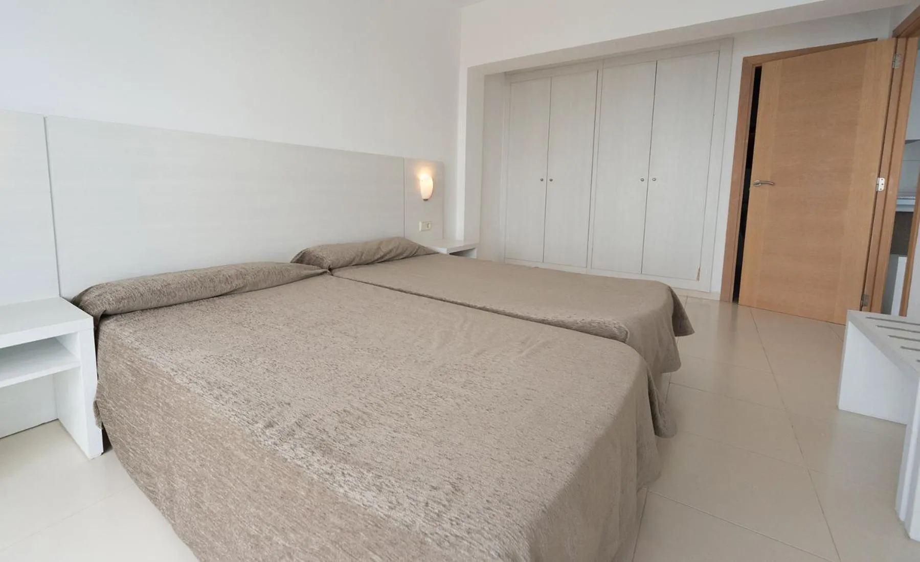 Bedroom, Bed in Apartamentos Embat