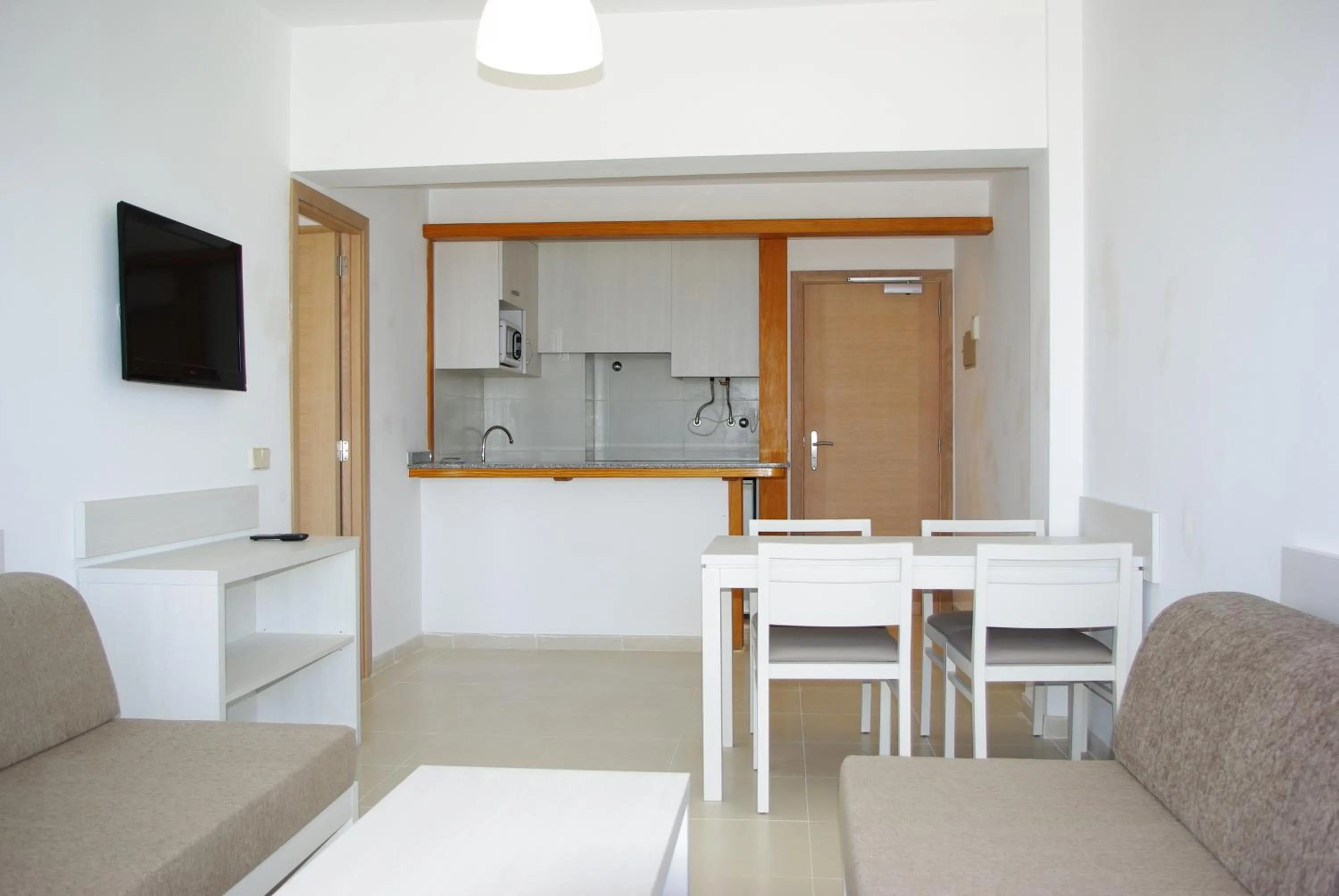 Kitchen or kitchenette in Apartamentos Embat