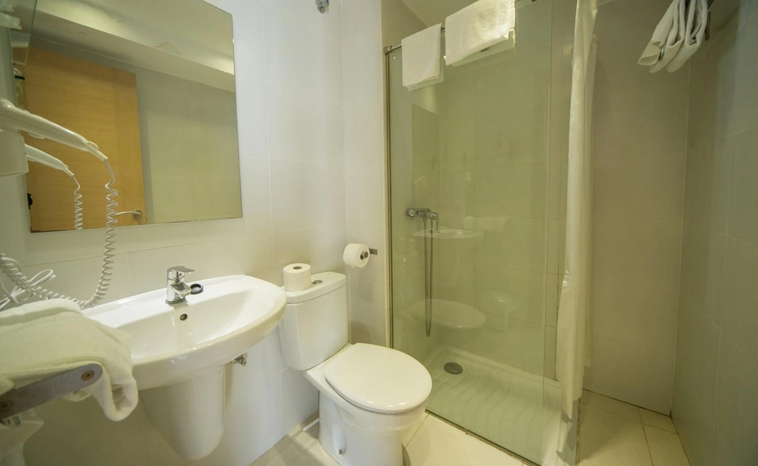 Bathroom in Apartamentos Embat