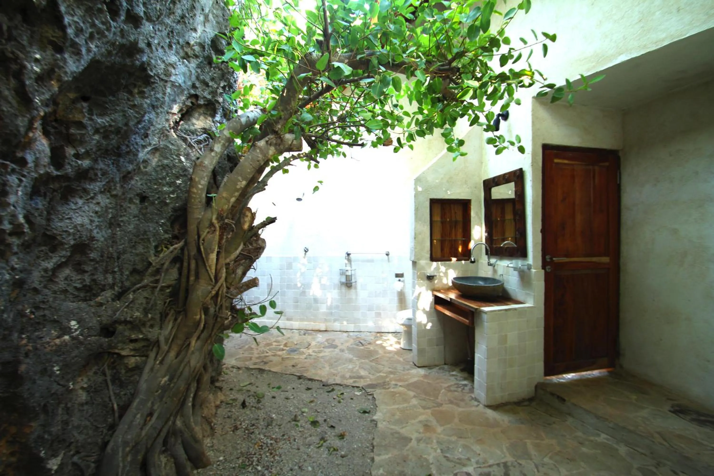 Property logo or sign in Boa Hill Surf House