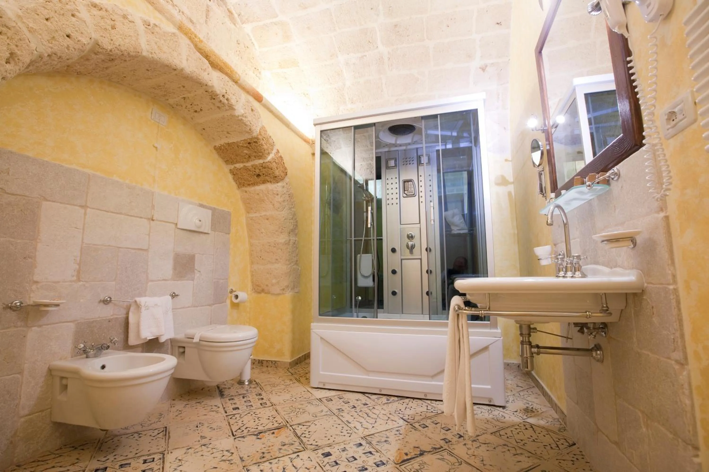 Shower in Masseria Bosco & Masseria Strazzati