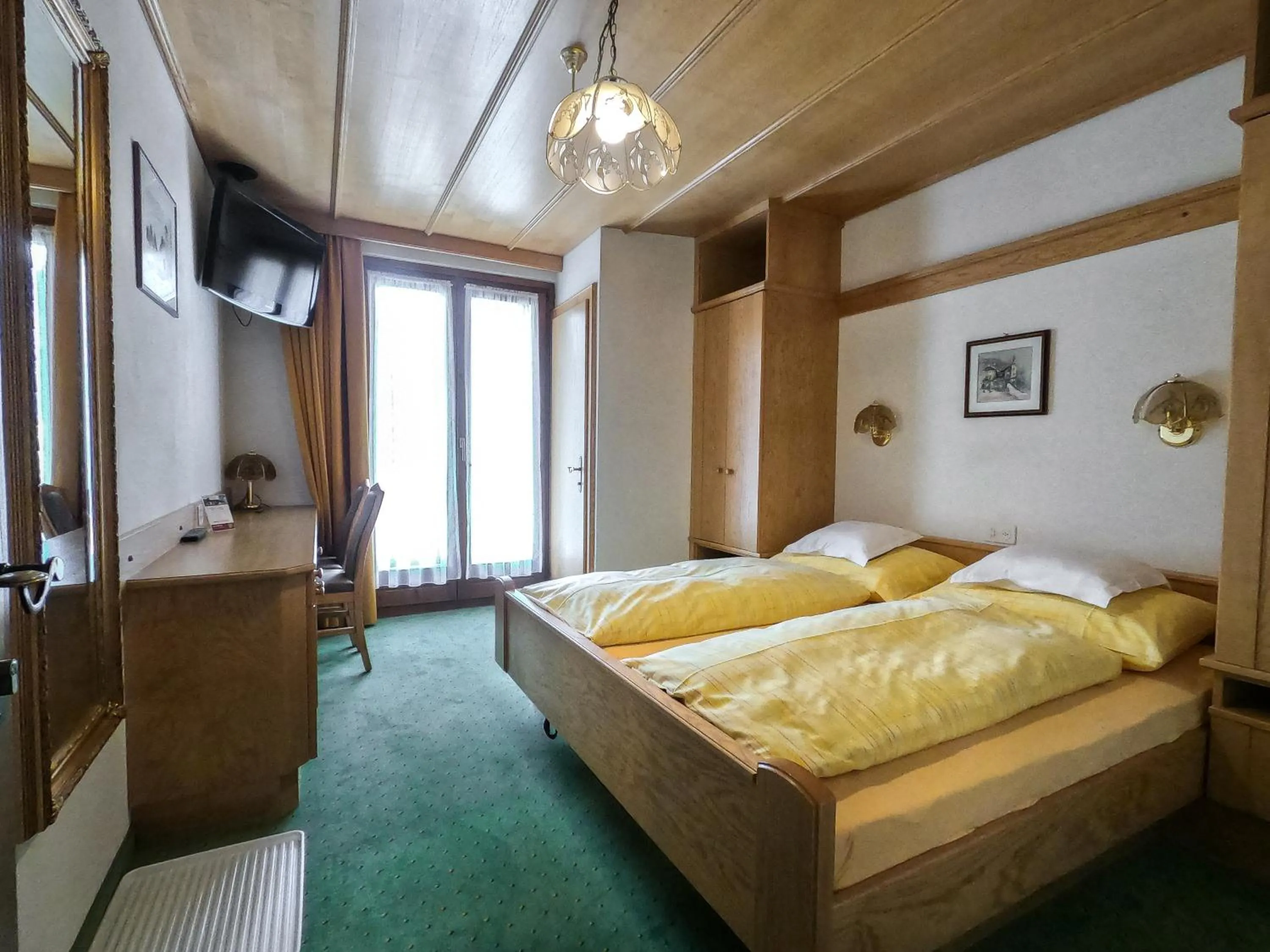 Photo of the whole room, Bed in Sonnenhotel Soldanella Sonneck