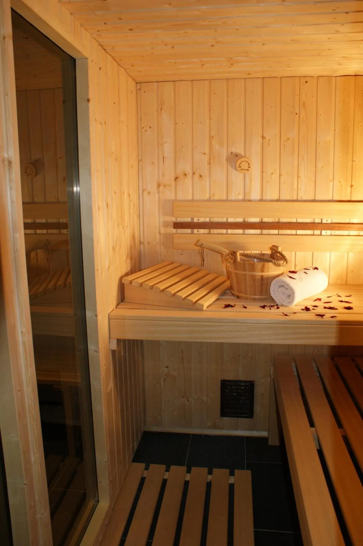Sauna, Bed in Sonnenhotel Soldanella Sonneck