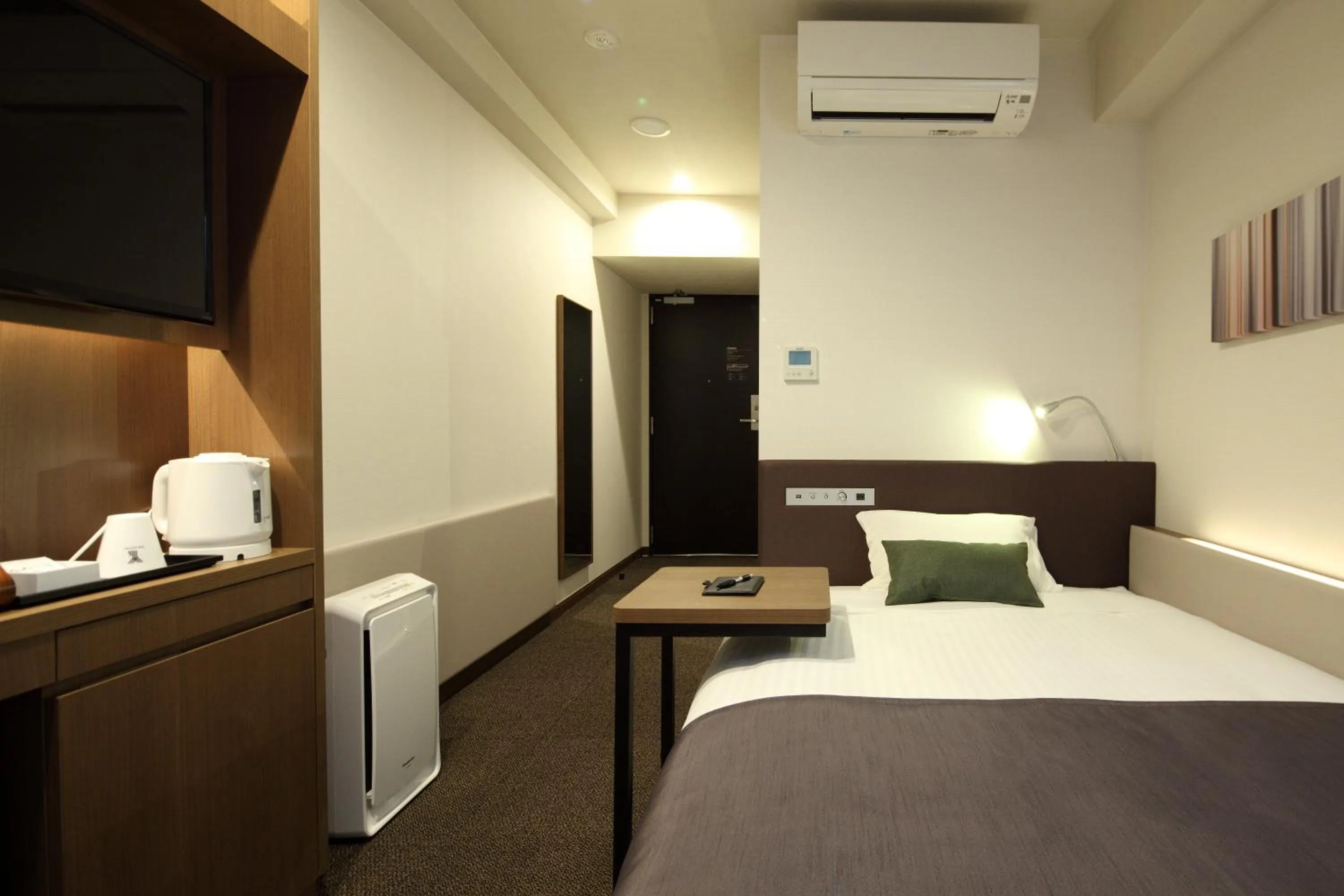 Photo of the whole room, Bed in Y's HOTEL Hanshin Amagasaki Ekimae