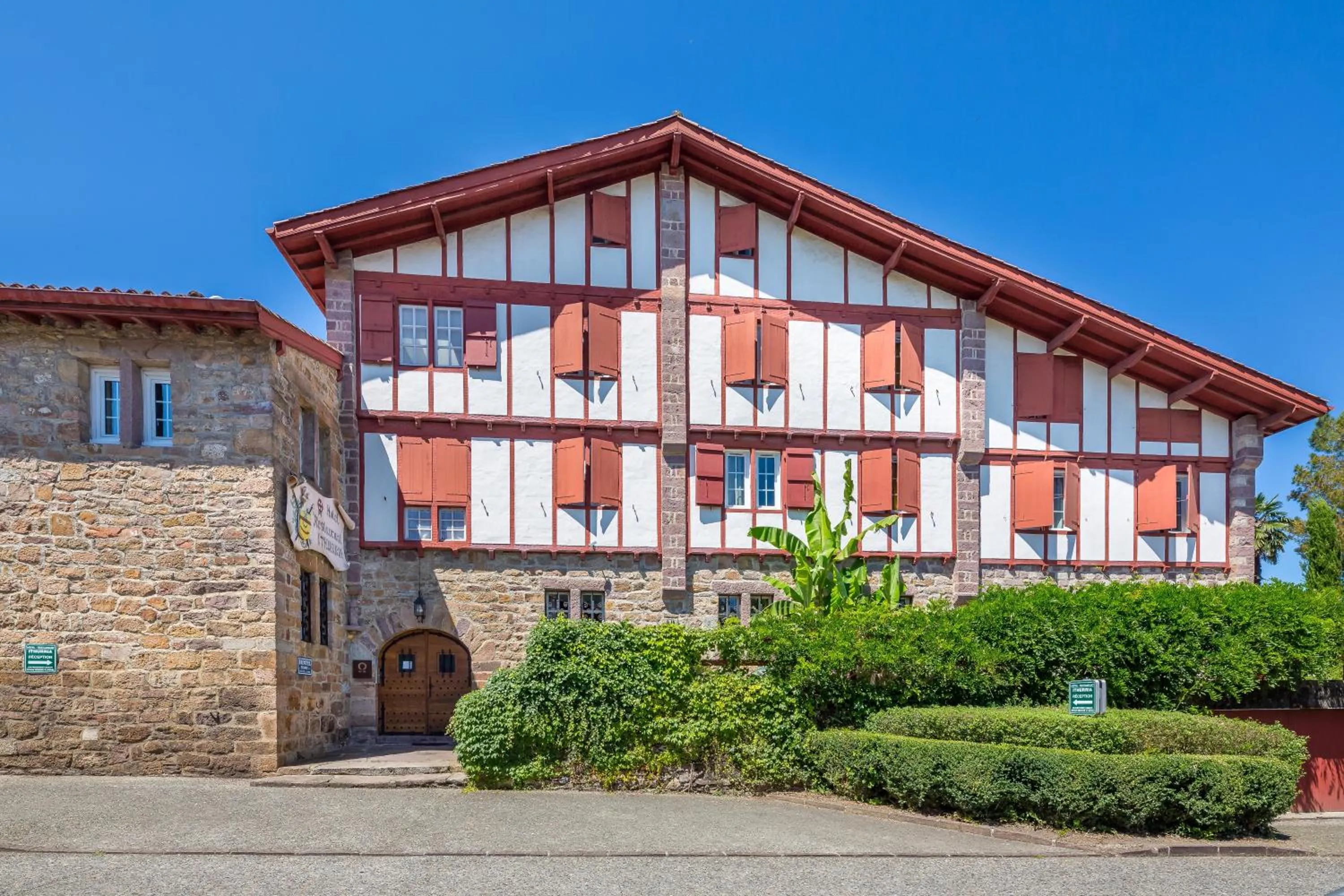 Facade/entrance in Hôtel Ithurria - Teritoria