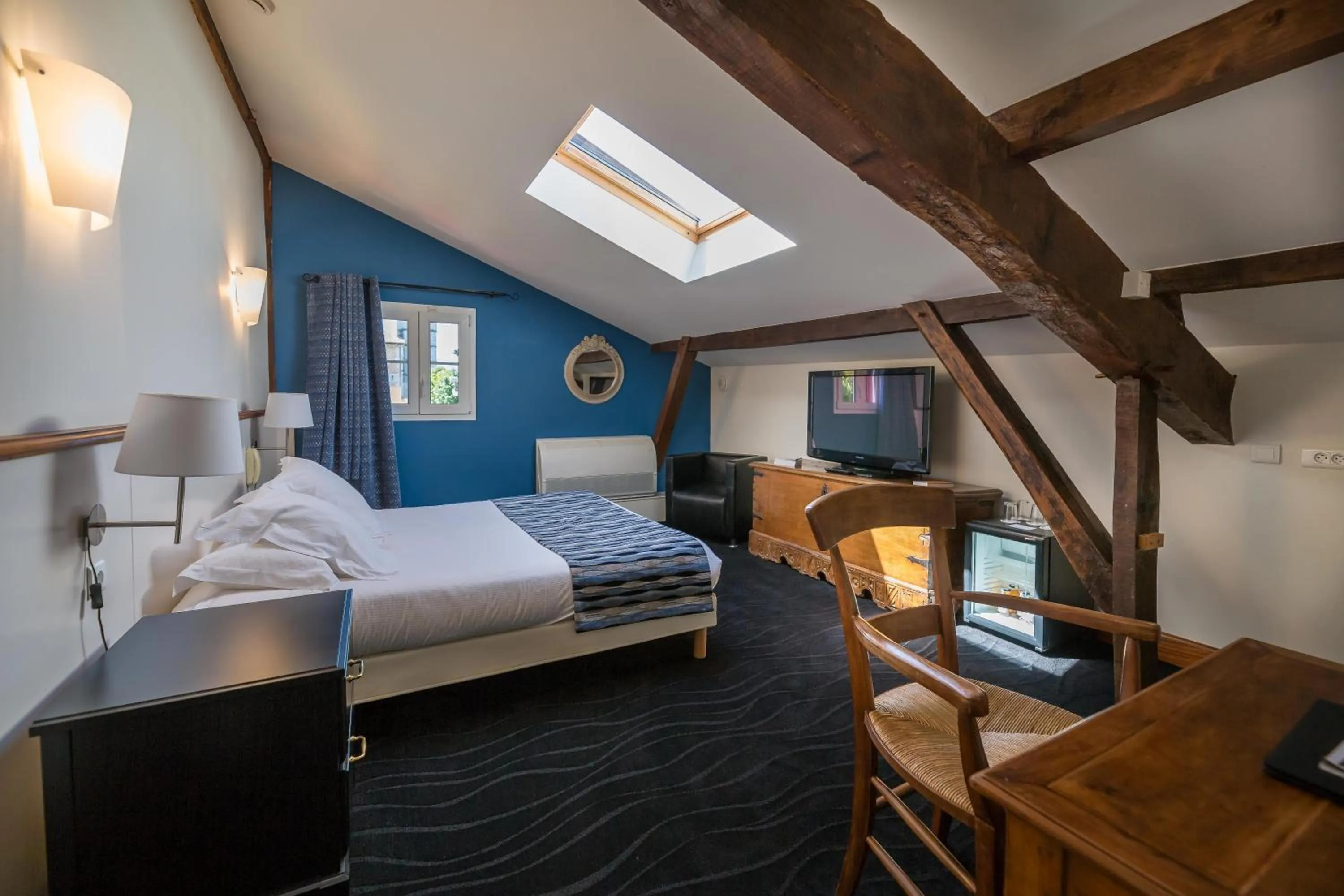 Bedroom, Bed in Hôtel Ithurria - Teritoria