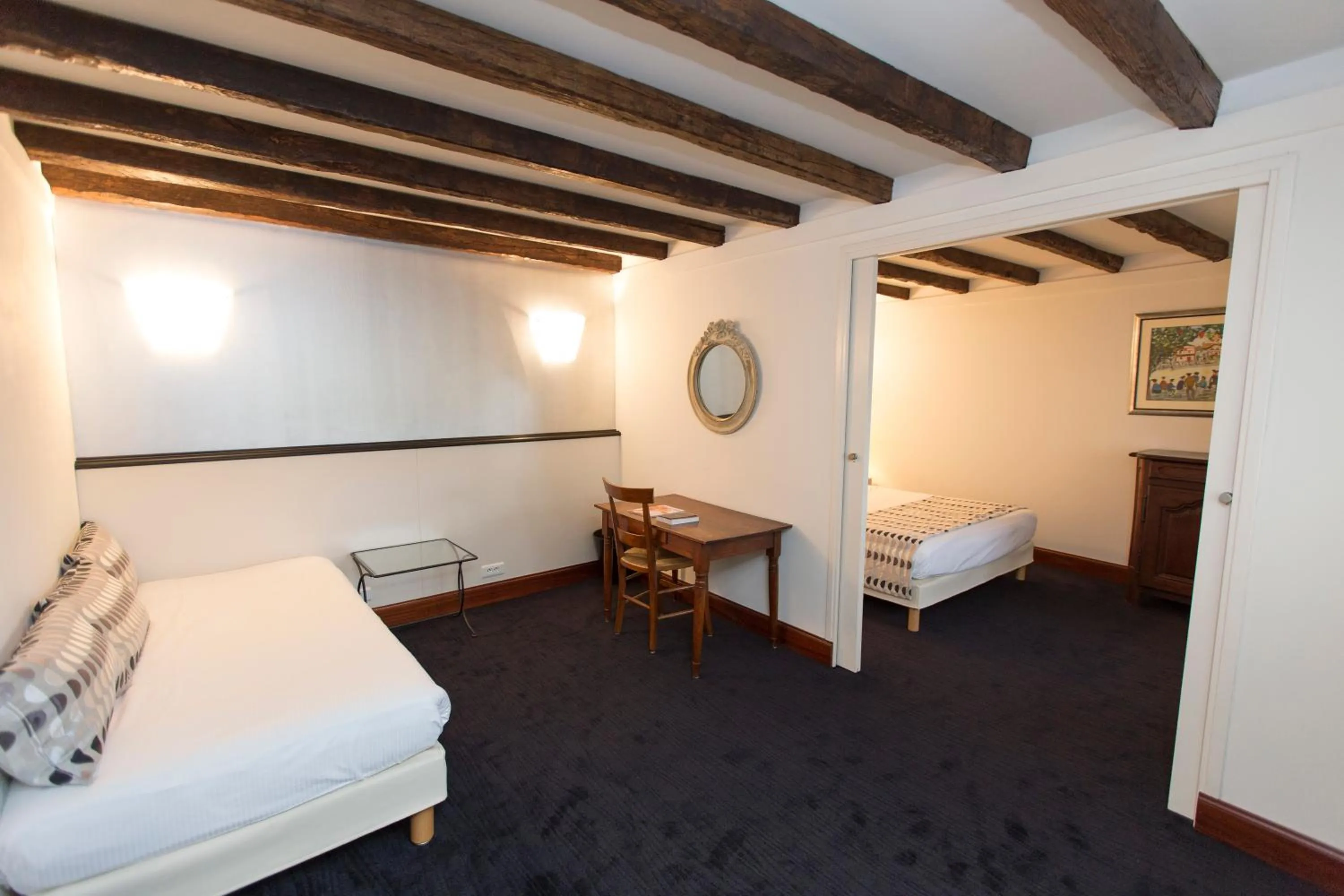 Photo of the whole room, Bed in Hôtel Ithurria - Teritoria