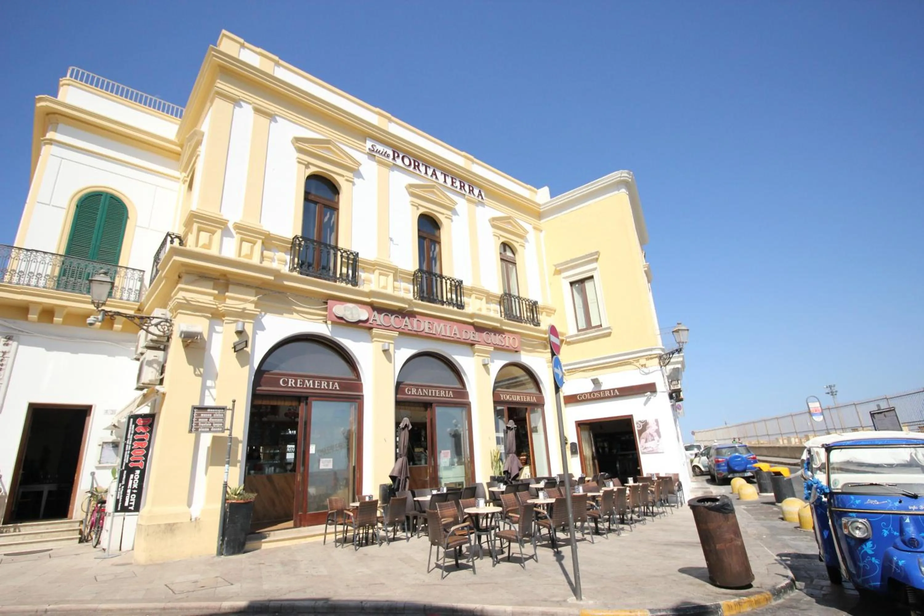 Property building in Suite Porta Terra