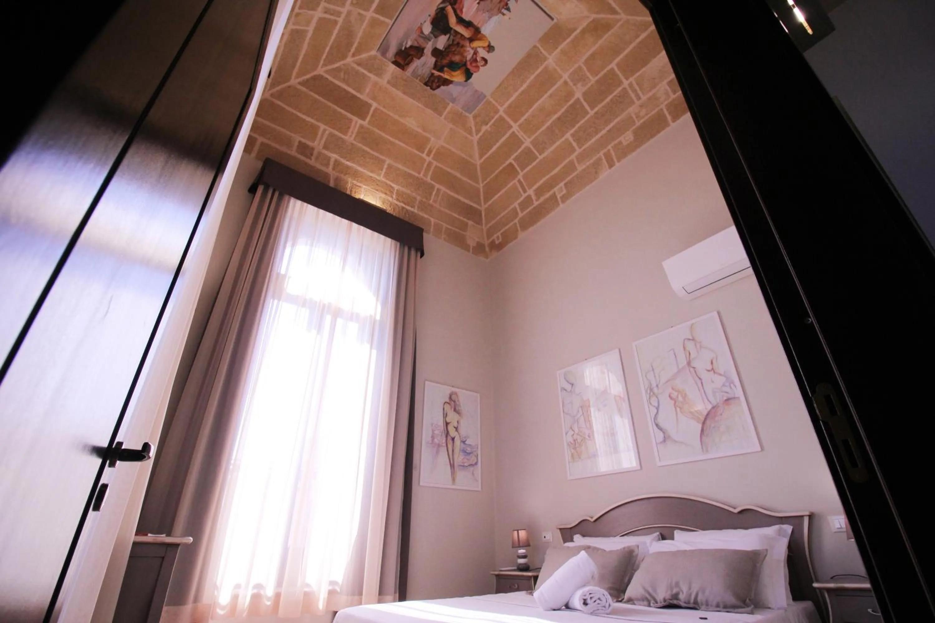 Photo of the whole room, Bed in Suite Porta Terra