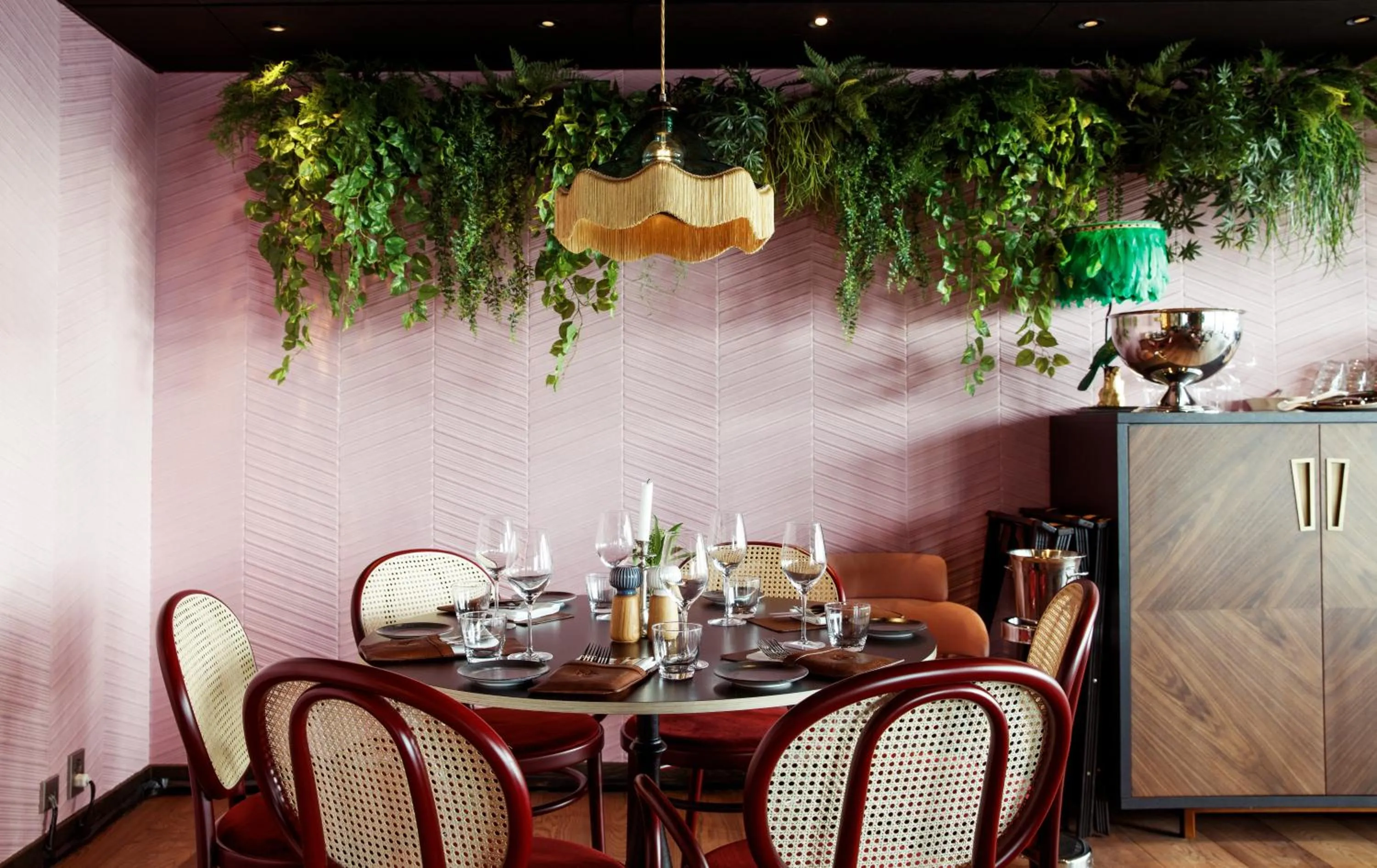 Restaurant/places to eat in Clarion Hotel The Hub