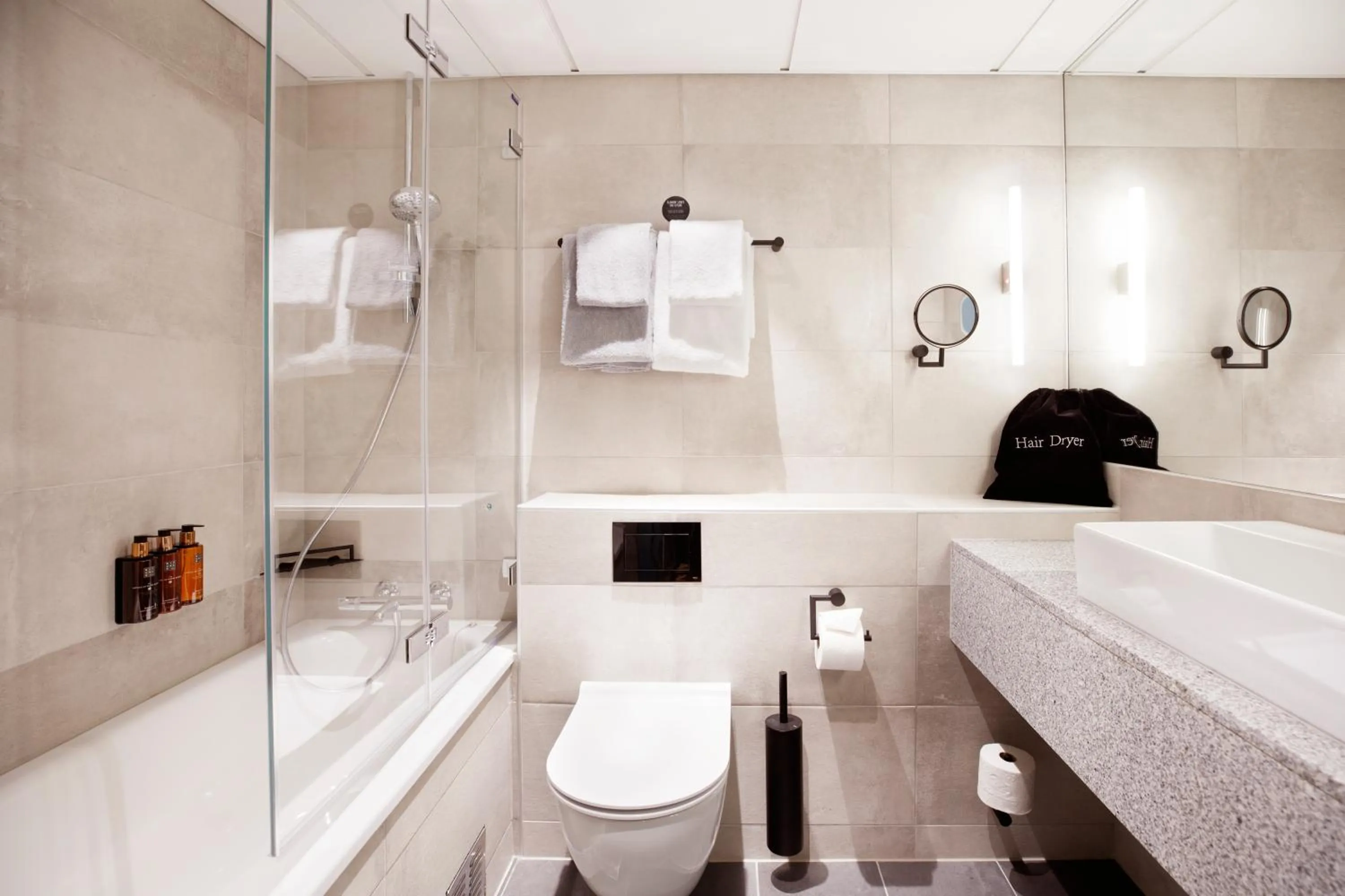 Shower in Clarion Hotel The Hub