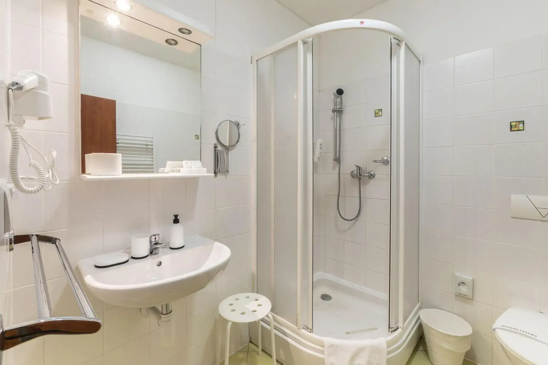 Economy Double or Twin Room in Augustus et Otto Hotel Economy Double or Twin Room in Augustus et Otto Hotel