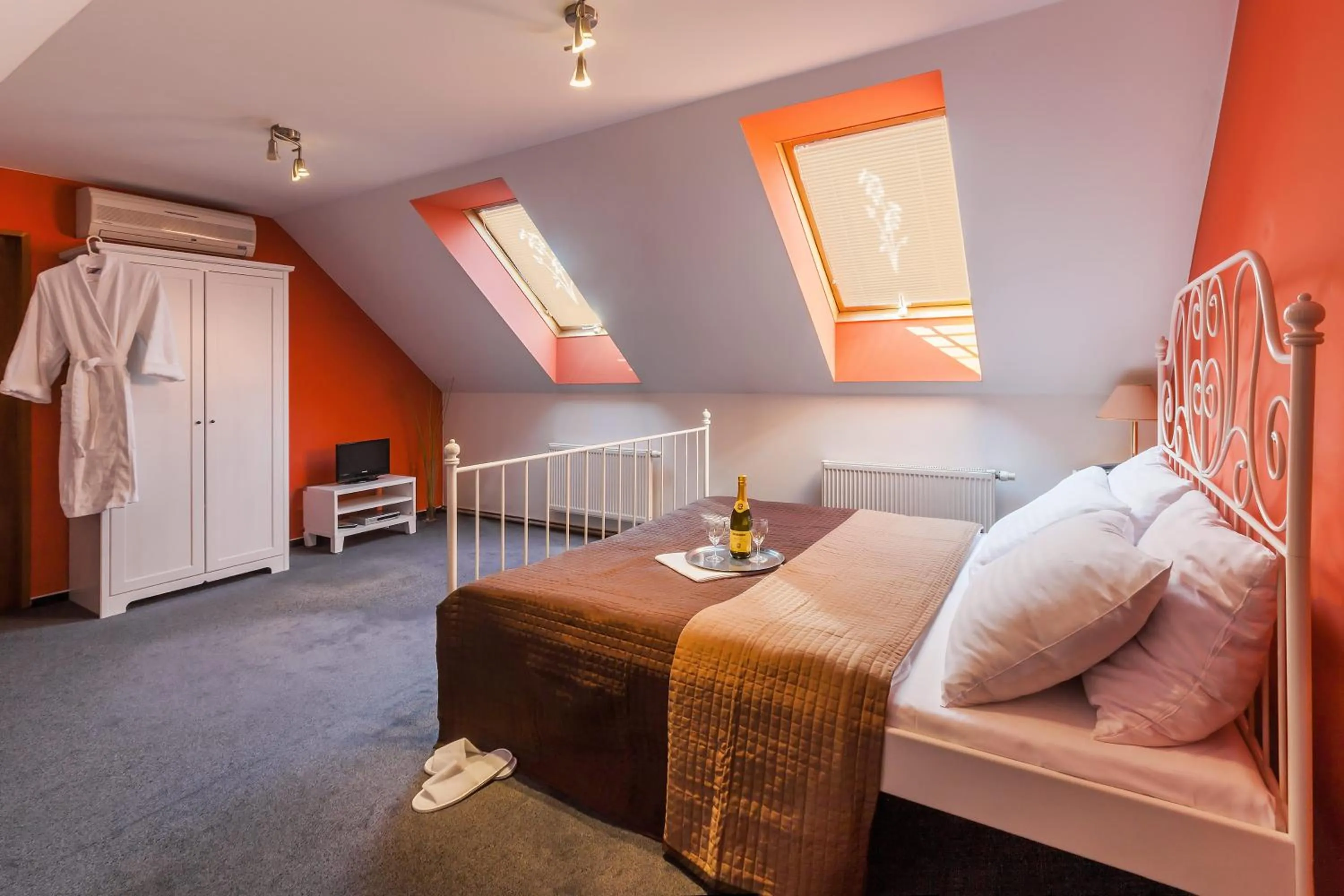 Bed in Augustus et Otto Hotel