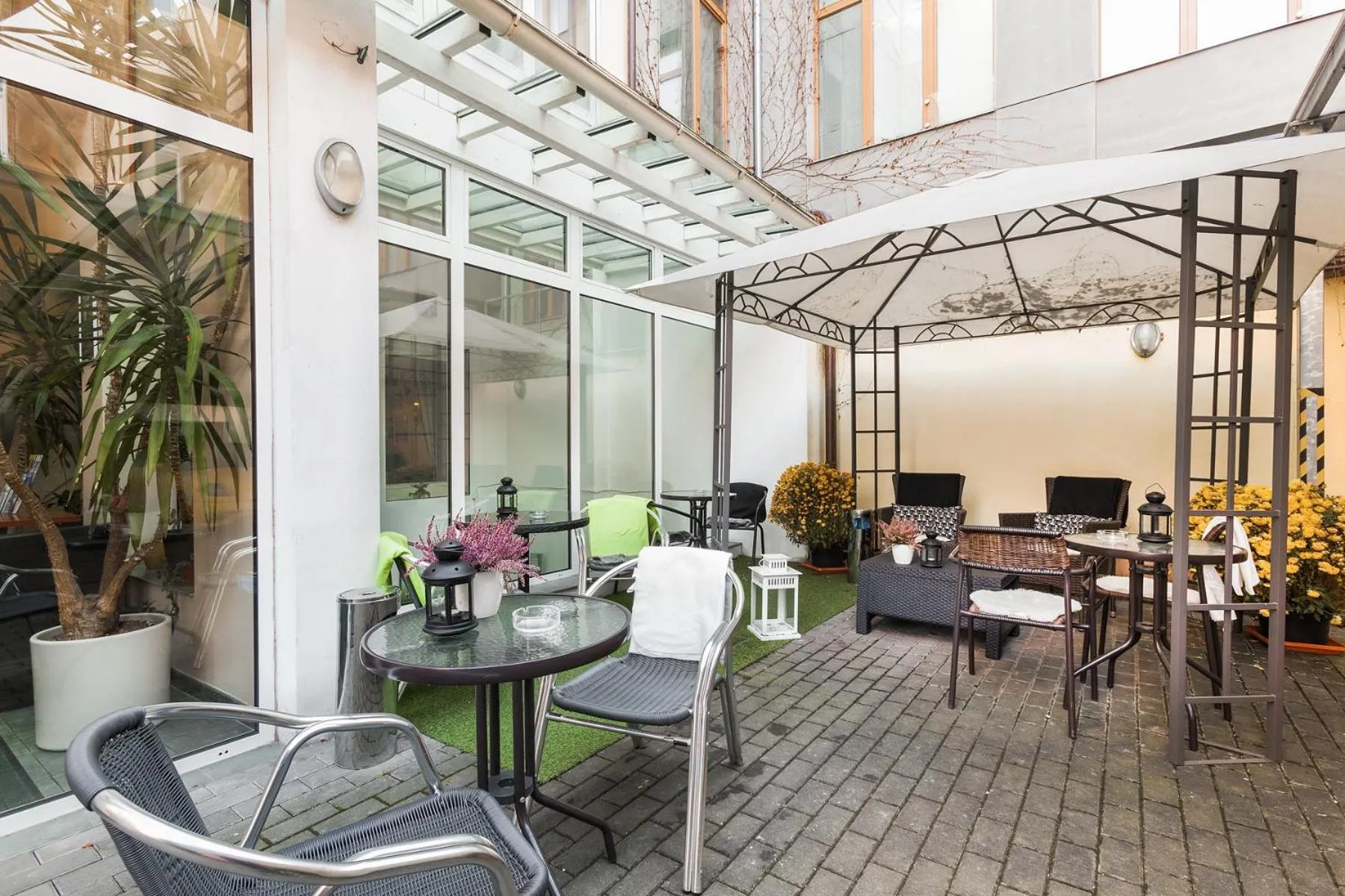 Property building in Augustus et Otto Hotel