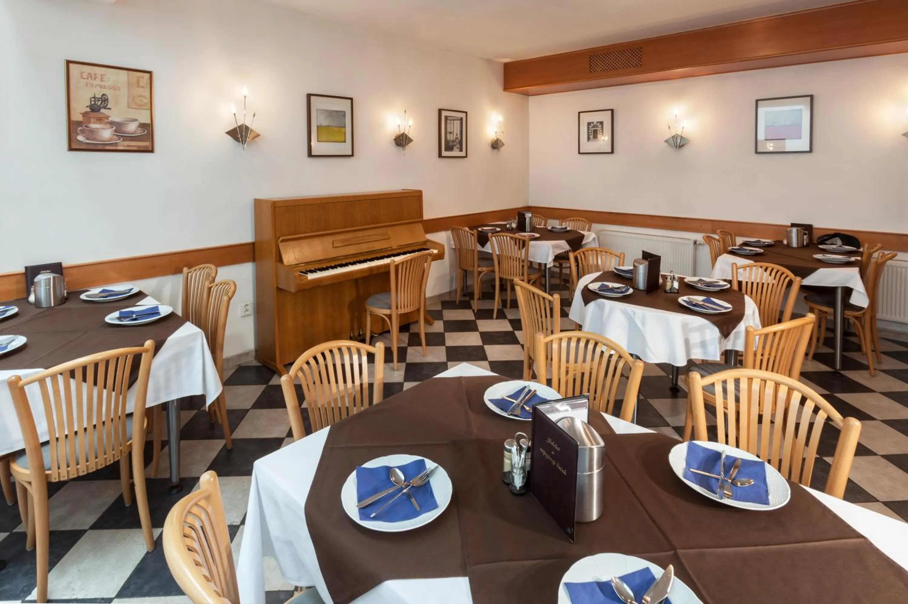 Restaurant/places to eat in Augustus et Otto Hotel