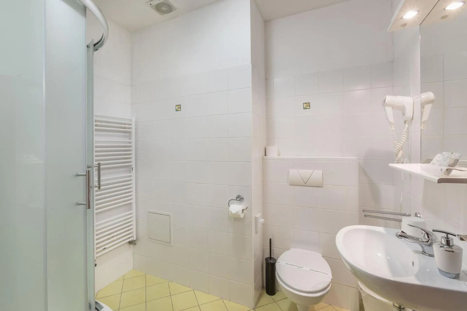 Bathroom in Augustus et Otto Hotel