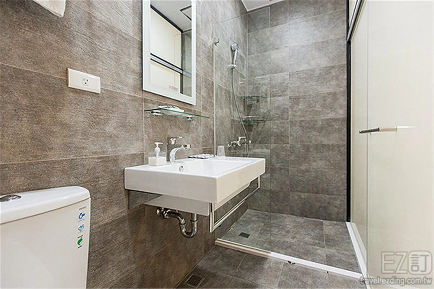 Shower in Chung Fu Inn